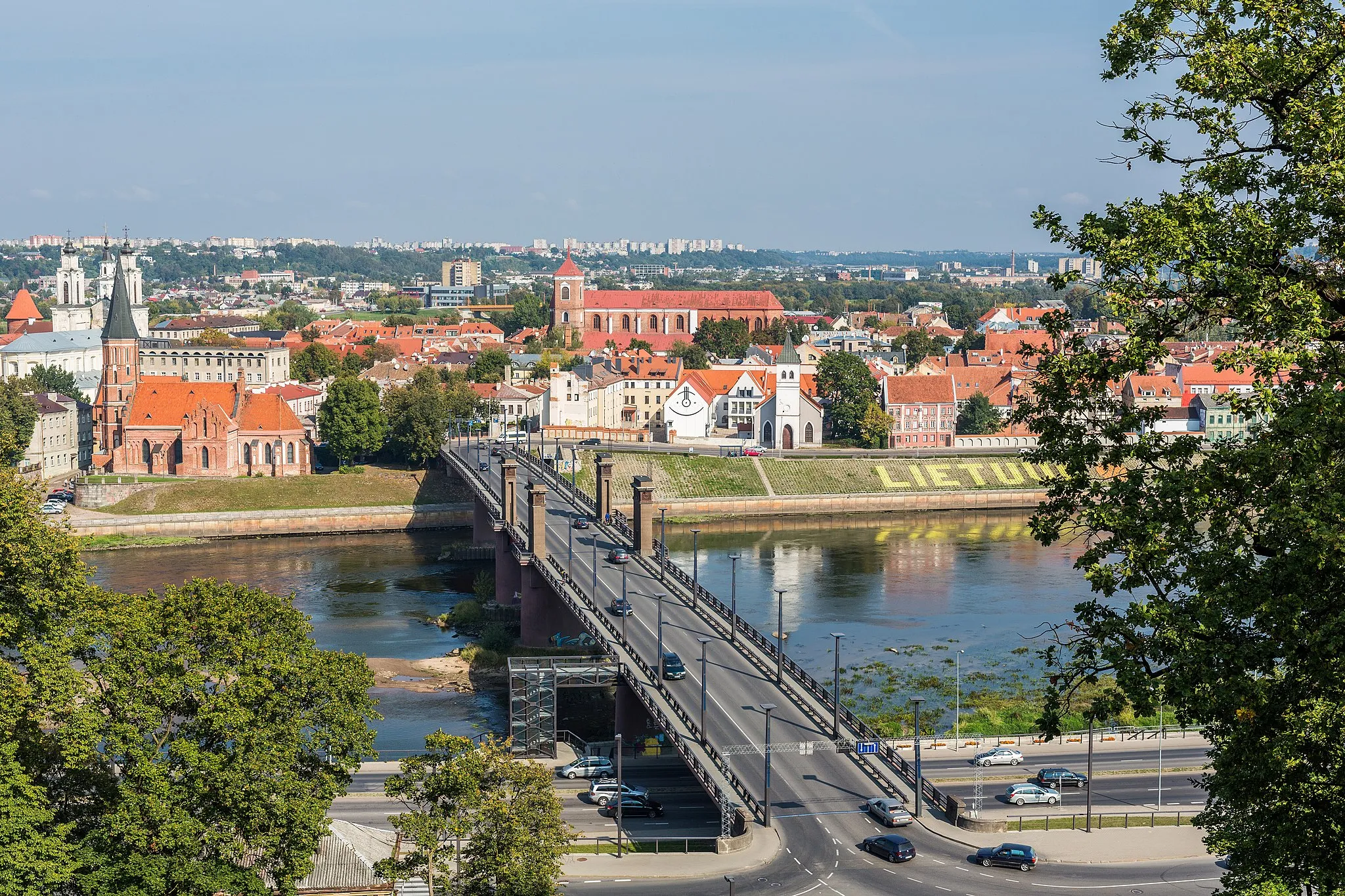 Photo showing: Vytautas the Great Bridge from hill, Kaunas, Lithuania