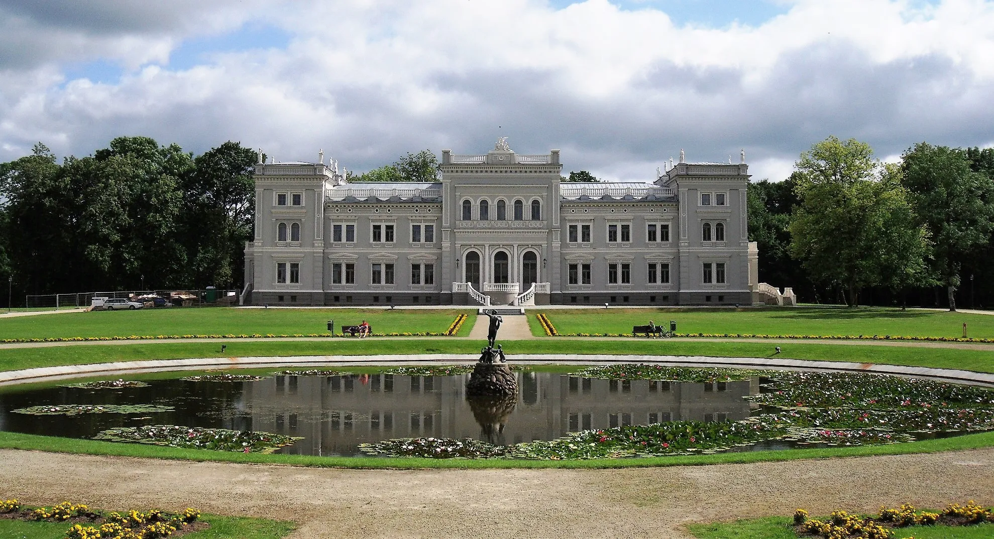 Photo showing: Plungė manor (renewed). Photo taken in 2013.