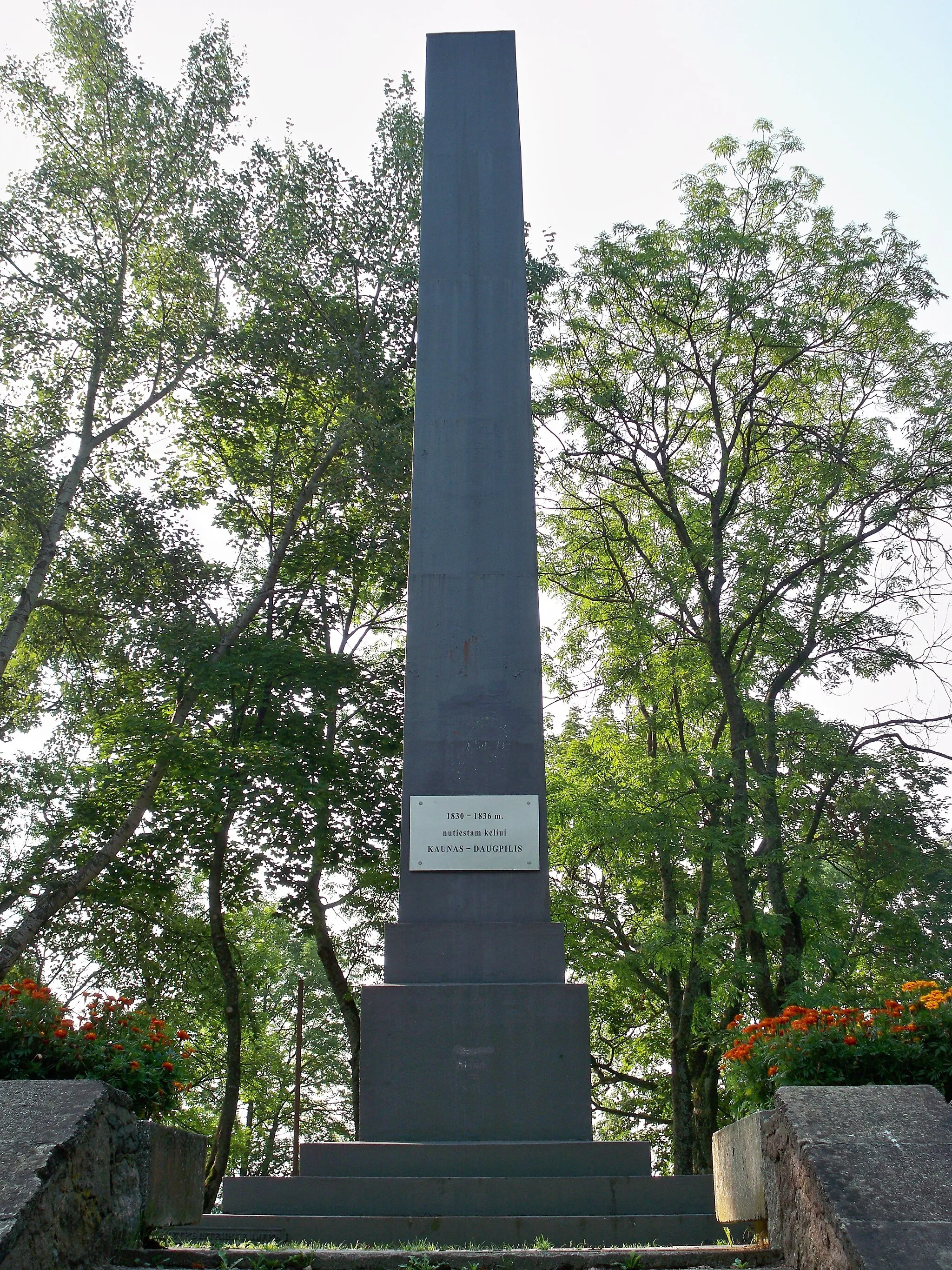 Photo showing: Monument to the Kaunas–Daugavpils road in Zarasai.