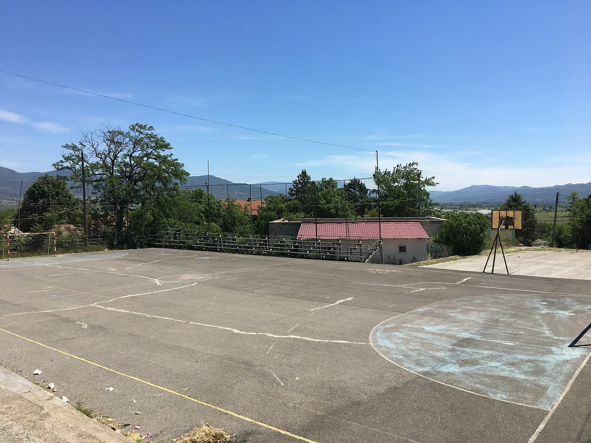 Photo showing: A playing ground in the village of Miravci