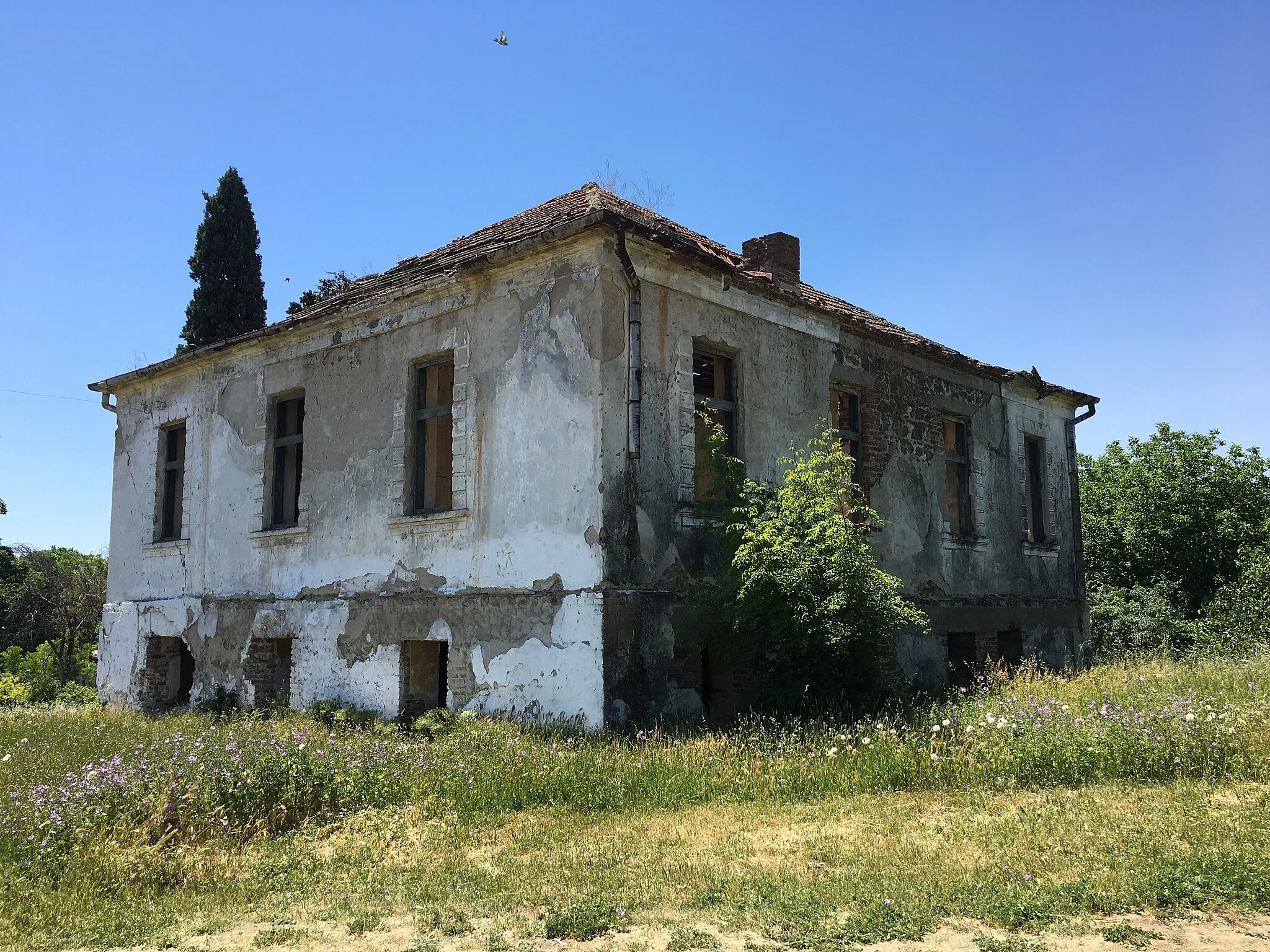 Photo showing: The old school in the village of Miravci