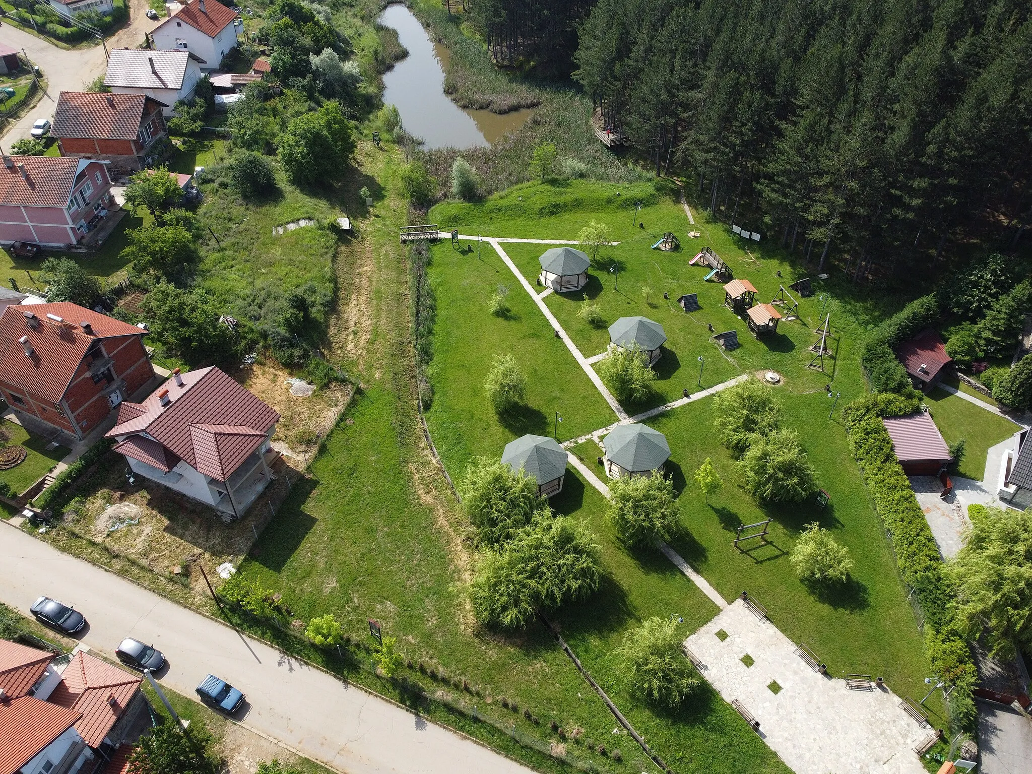 Photo showing: The Ezerce Recreation Center in Pehčevo.