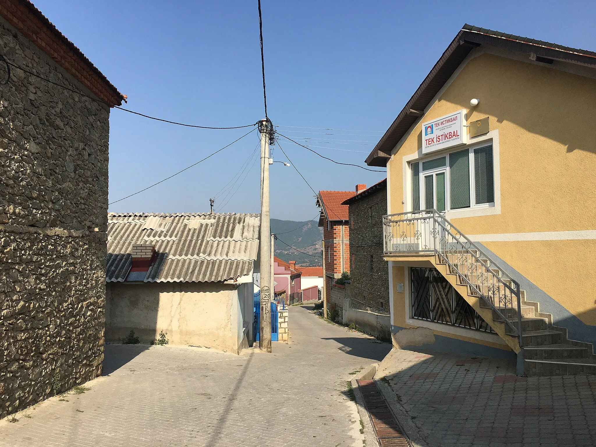 Photo showing: A street in the village of Plasnica