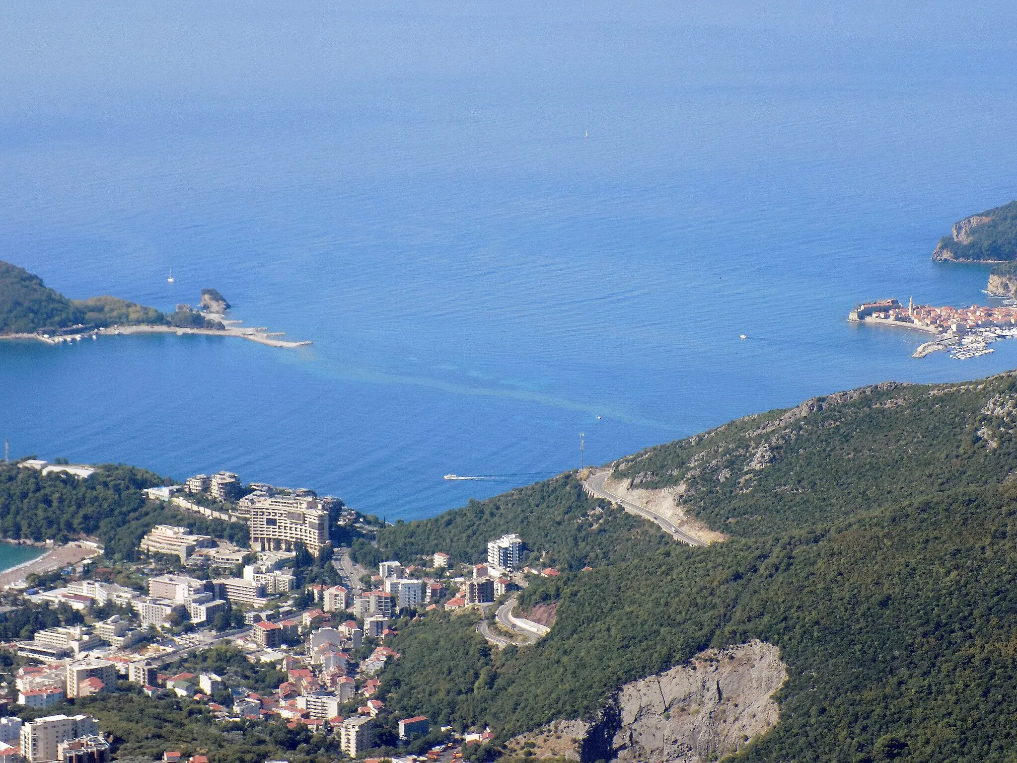 Photo showing: Sandbank from St. Nikola island to Budva