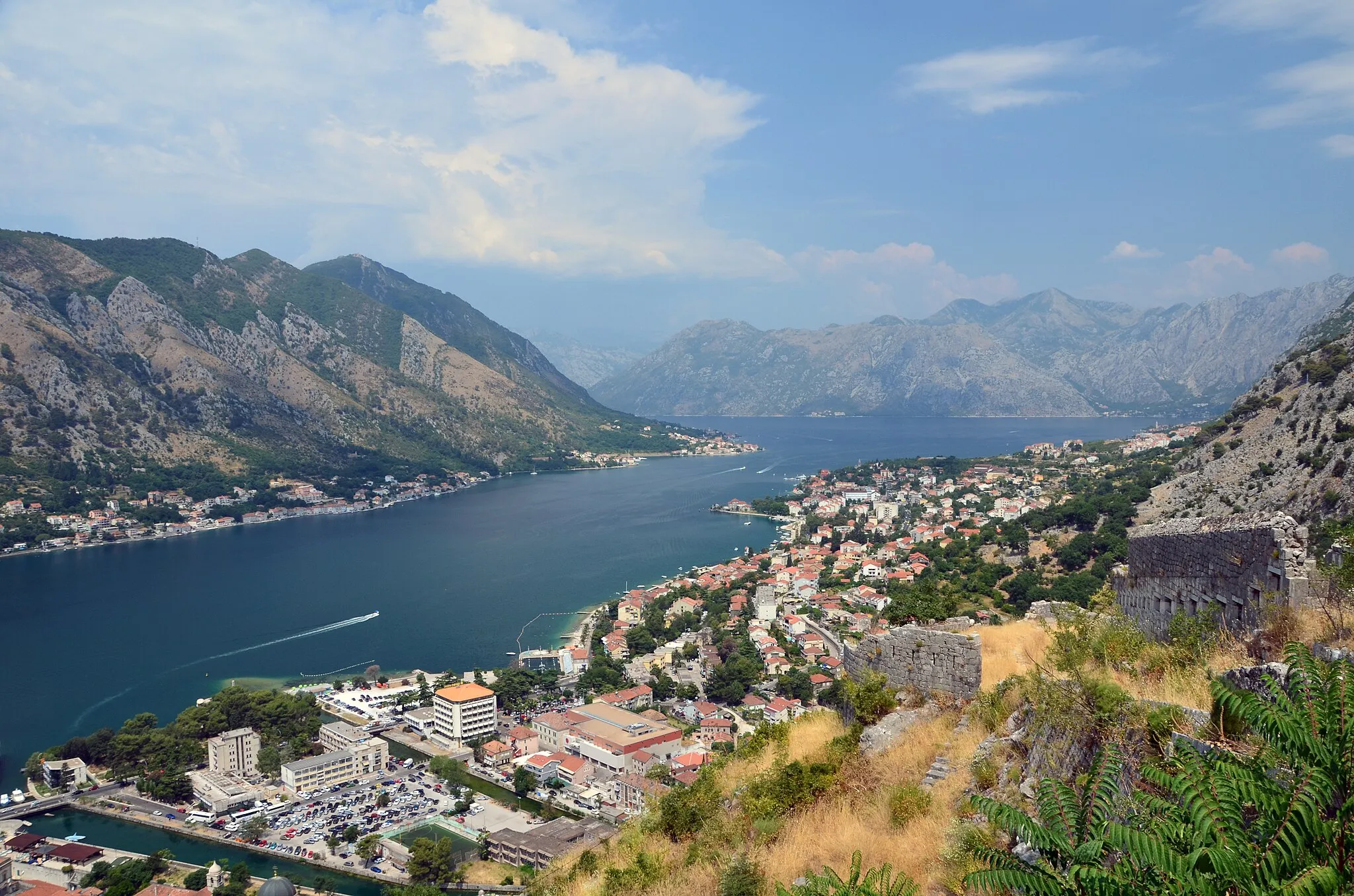 Photo showing: The bay of Kotor (Montenegro) viewed from the path climbing to St-John's castle.