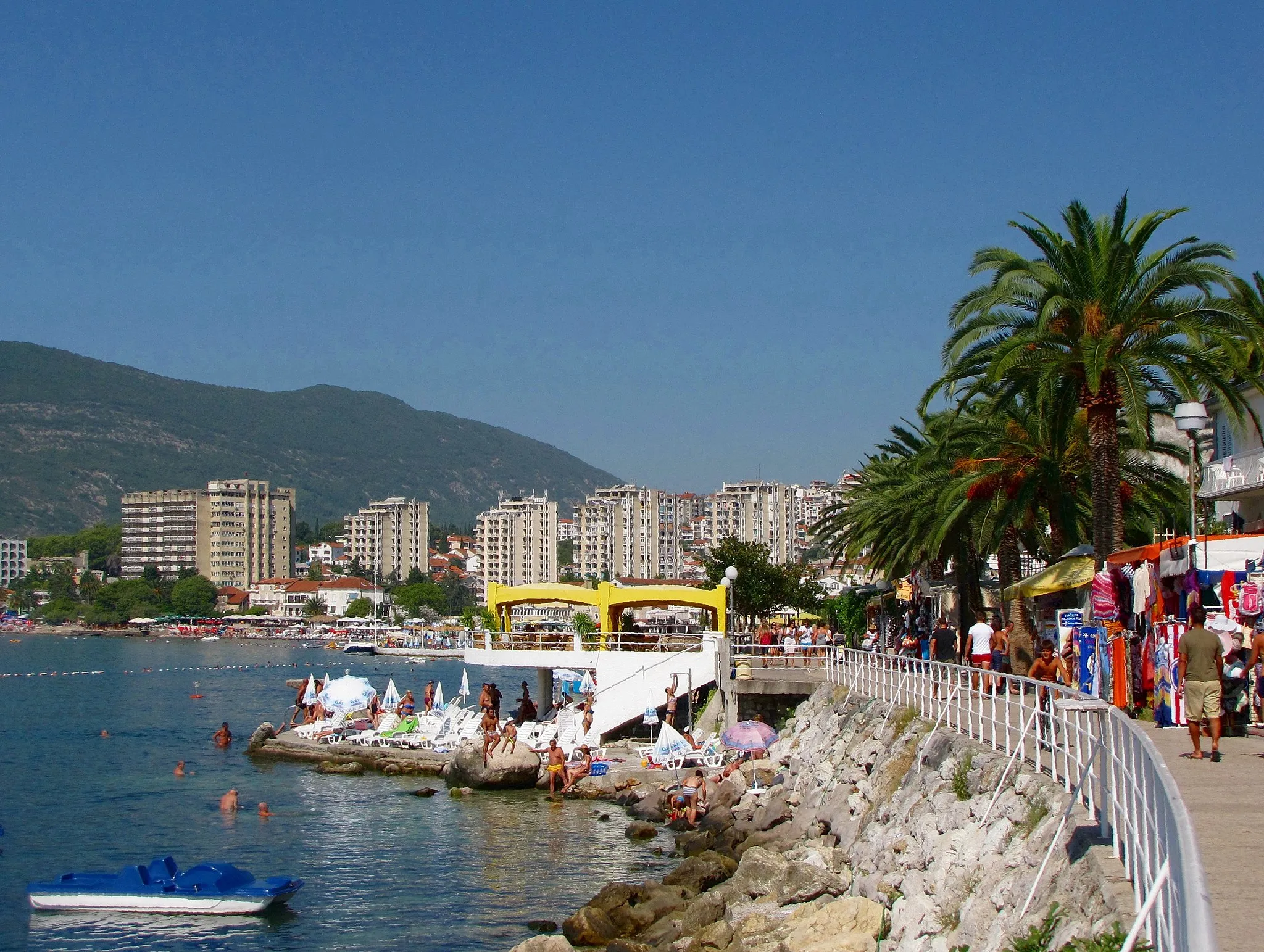 Photo showing: Herceg - Novi. The city's waterfront
