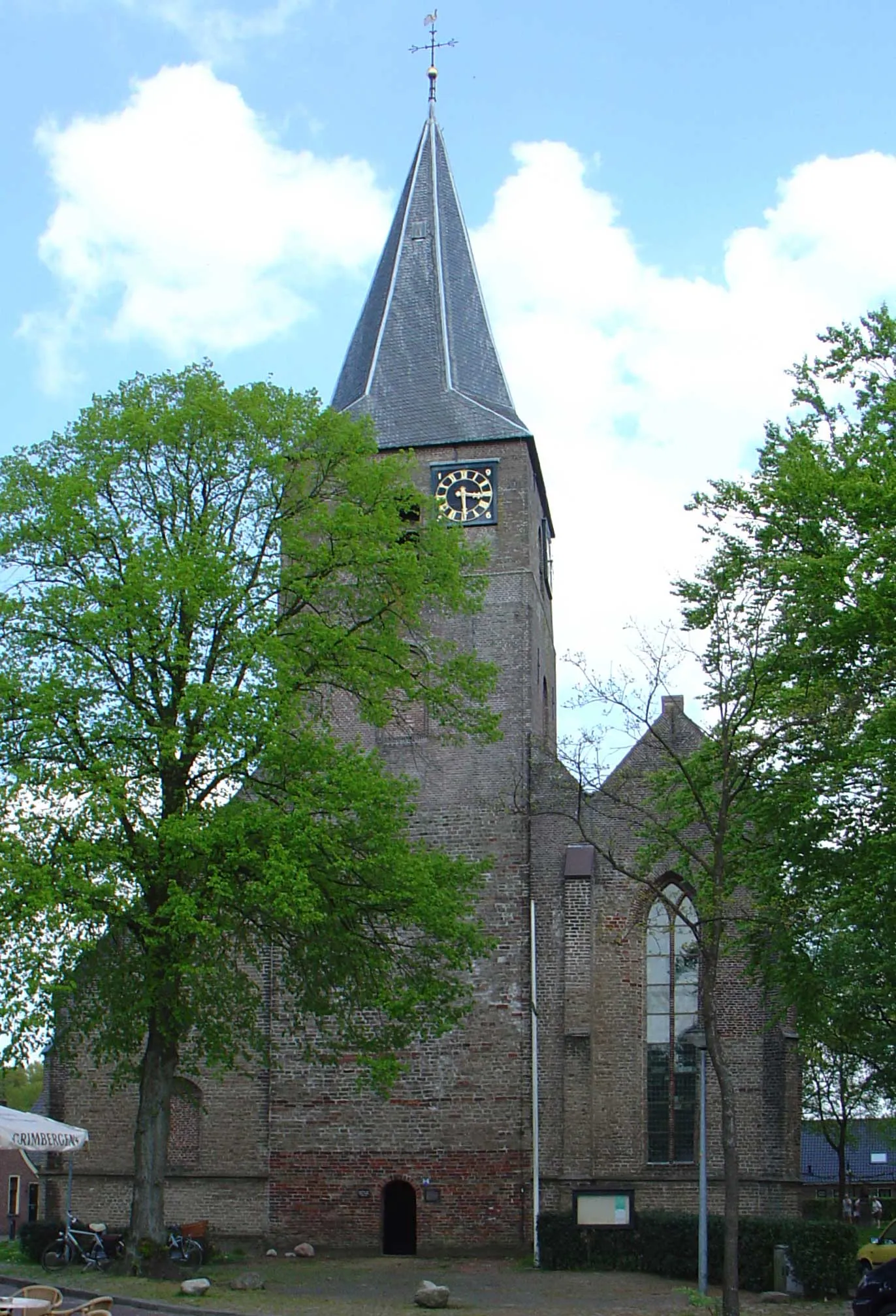 Photo showing: Zicht op een deel van de Protestantse Sint-Pancratiuskerk van Diever