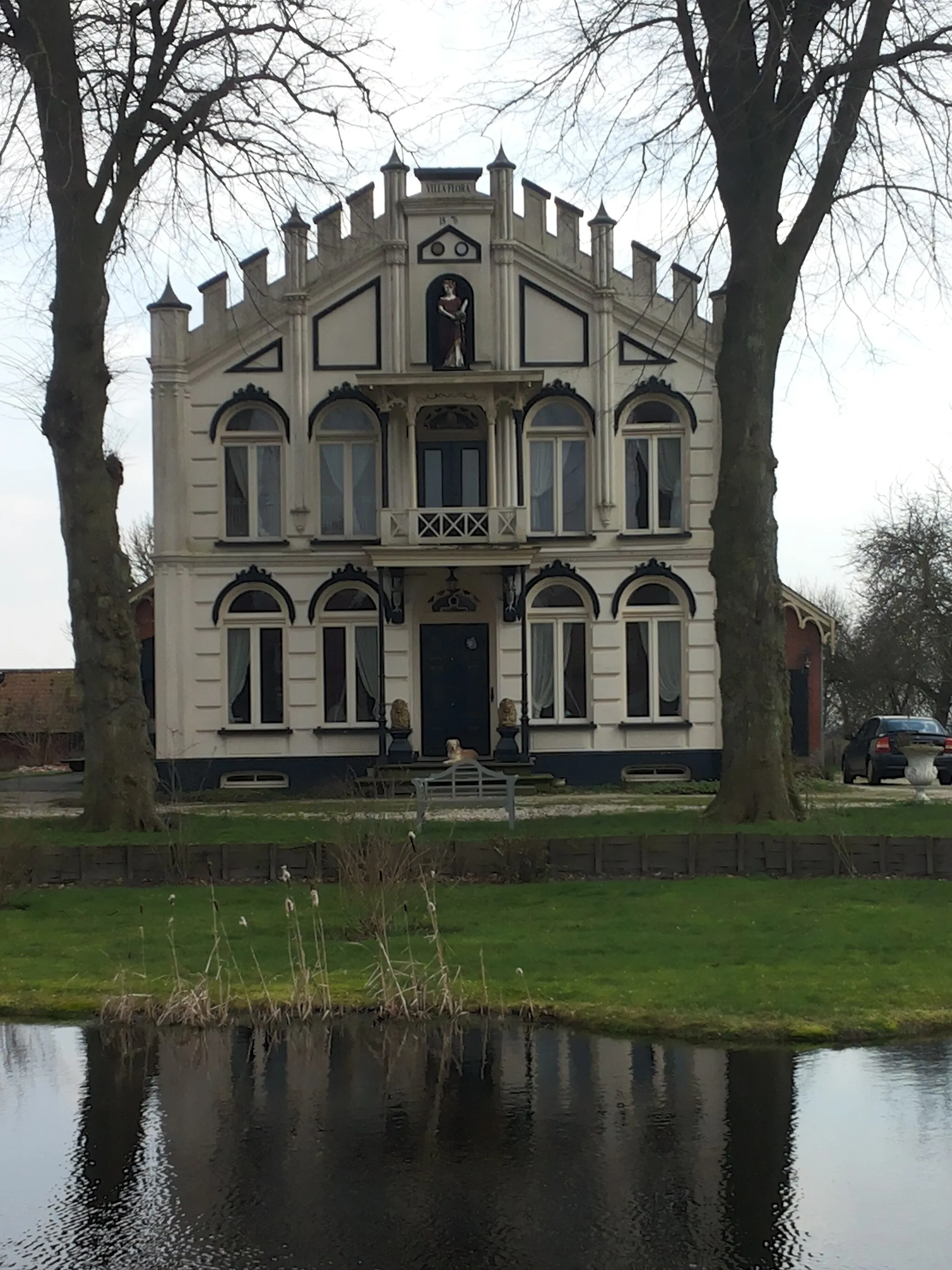 Photo showing: Voormalige woning van de directeur van een glasfabriek in Nieuw Buinen. De villa staat aan het Zuiderdiep in Nieuw Buinen