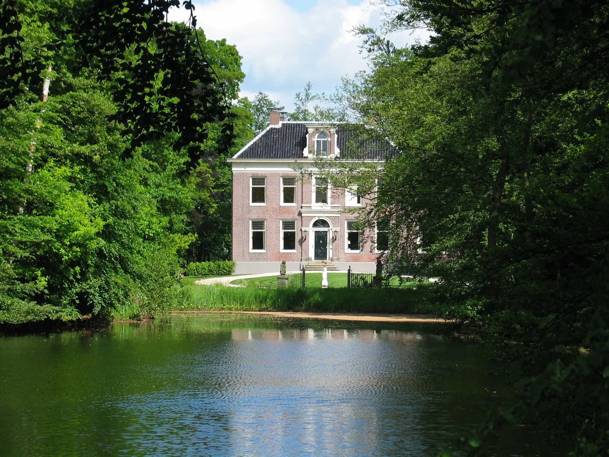 Photo showing: Landgoed Vennebroek. De foto is op 15 mei 2004 gemaakt door H. de Vegt.