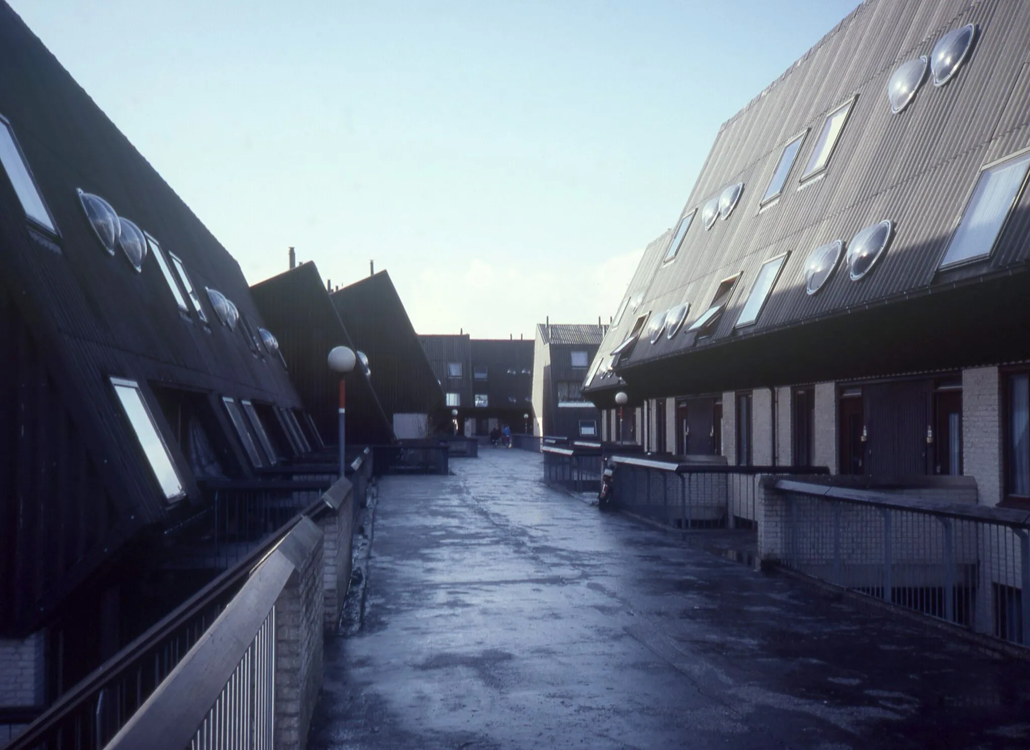 Photo showing: De bijzondere architectuur en voetpaden in de wijk Schouw. Deze wijk is in de jaren negentig van de vorige eeuw gesloopt.