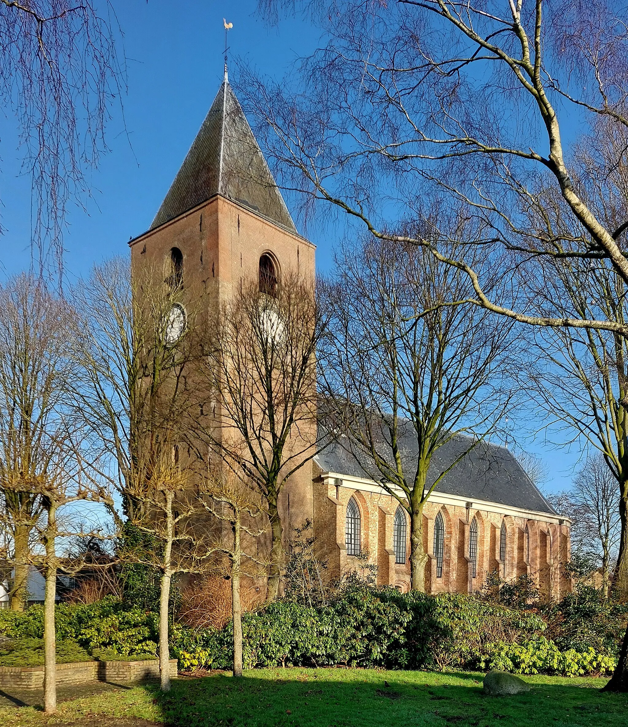 Photo showing: De Marijetsjerke of Mariatsjerke is in monumintale tsjerke fan de protestanske gemeente fan Bûtenpost. De goatyske tsjerke datearret út it ein fan de 15e iuw, dielen fan de toer binne lykwols âlder. De eardere herfoarme gemeente foarmt mei de grifformearde gemeente fan Bûtenpost sûnt 1 jannewaris 2010 in PKN-gemeente.