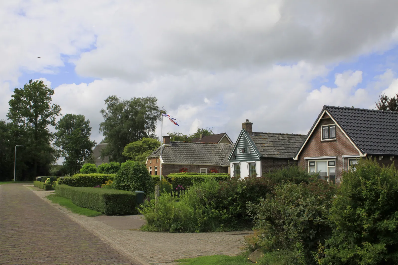 Photo showing: Een klein maar mooi buurtschap.