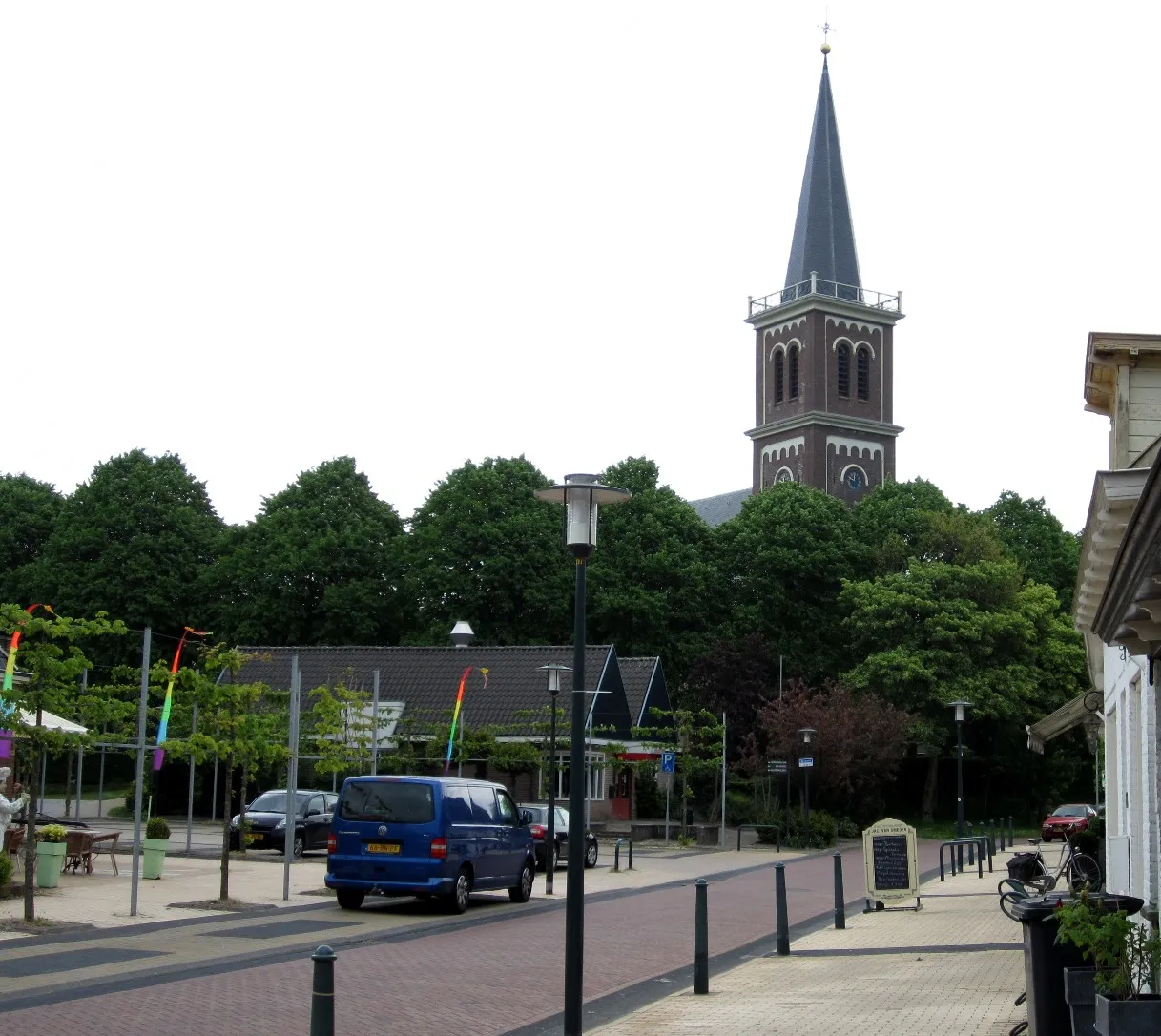 Photo showing: Greatebuorren (street) in the village of Menaam (Menaldum), Friesland, the Netherlands, with the church tower in the background.