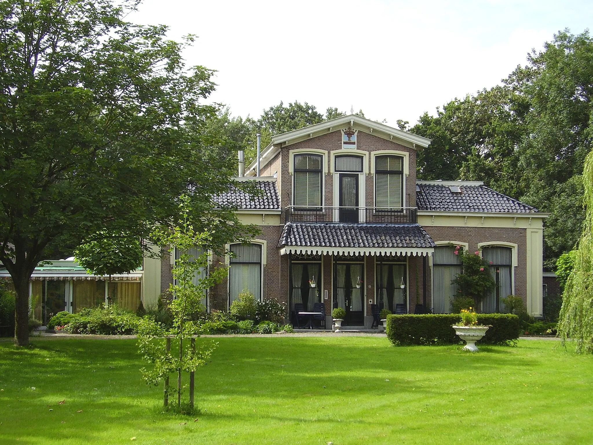 Photo showing: De Walburgastate in Sexbierum in de gemeente Franekeradeel (province of Friesland, the Netherlands)