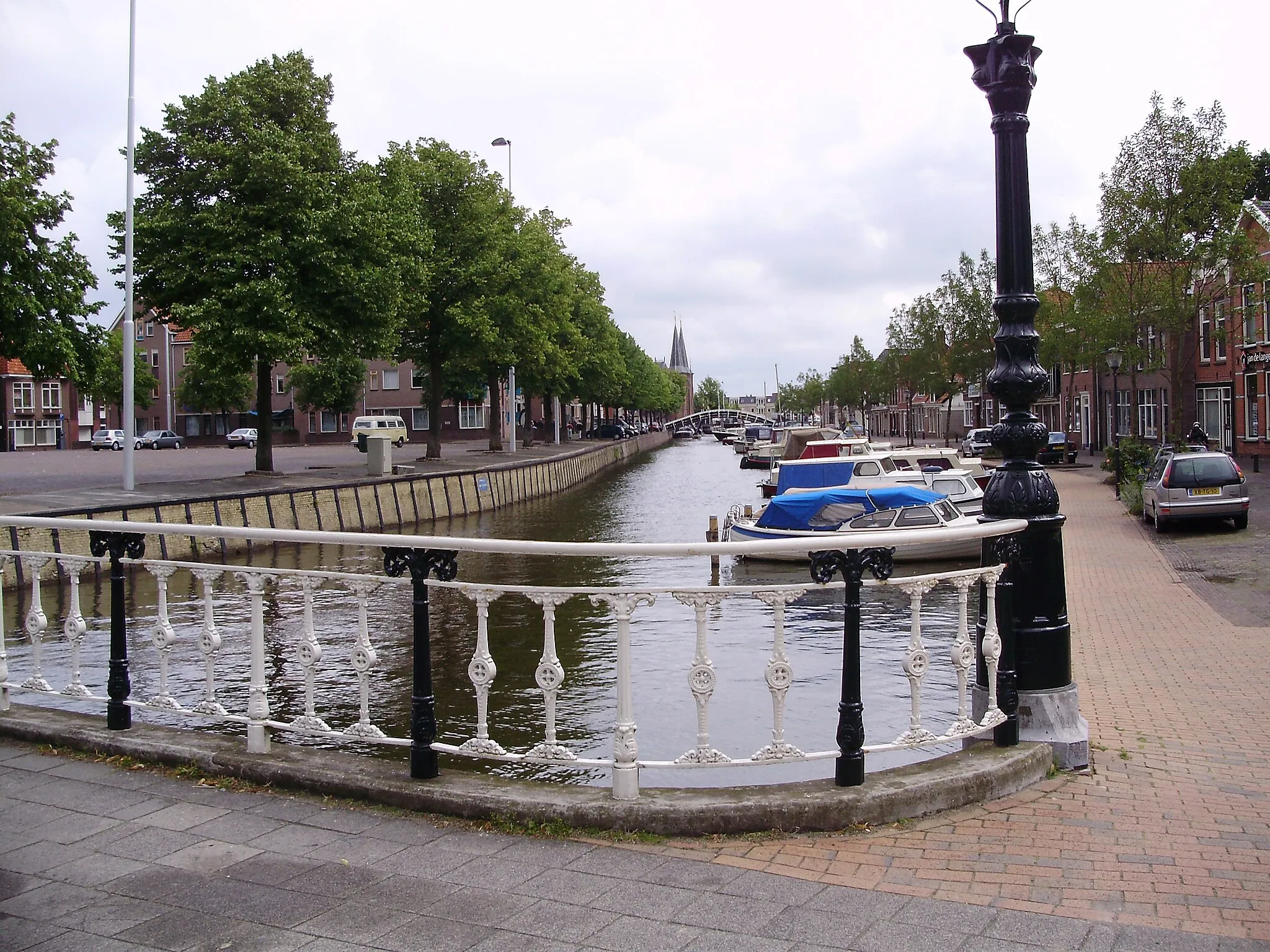 Photo showing: De Stadsgracht in Sneek (links: Martiniplein) in gemeente Súdwest Fryslân