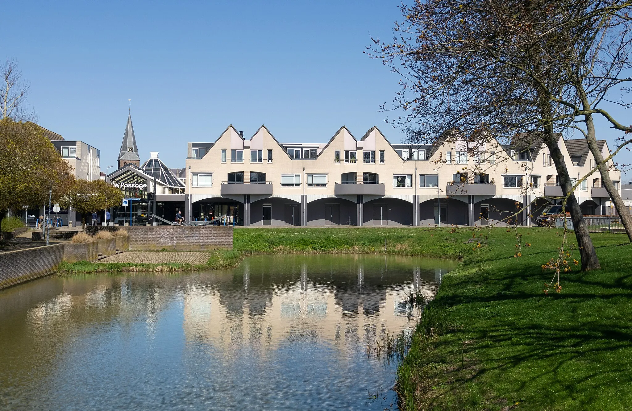 Photo showing: Duiven, view to shopping mall De Passage from the small bridge near the school (IKC Remigius)