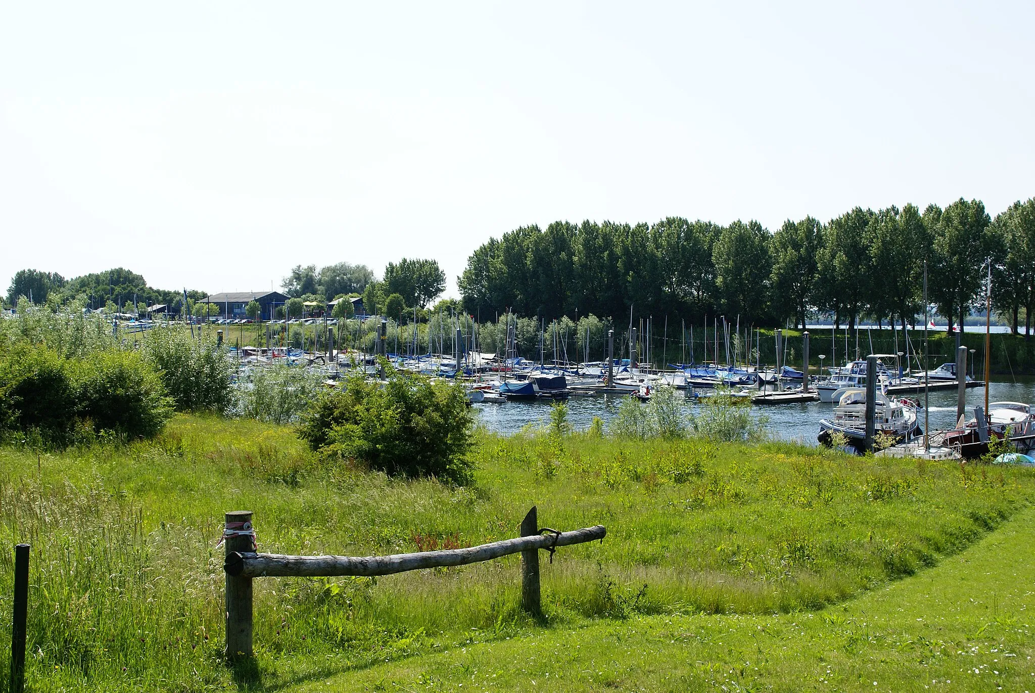 Photo showing: Haven watersport vereninging Giesbeek