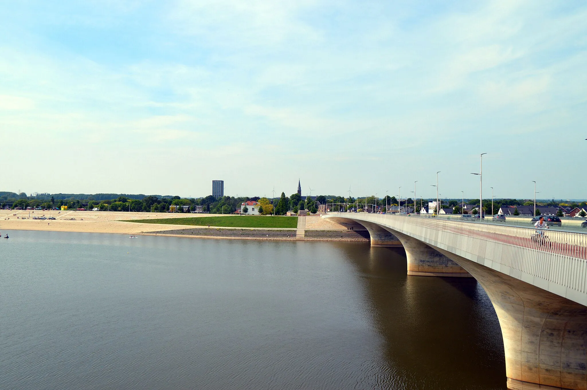 Photo showing: Lent (Nijmegen) seen from the Waalbridge