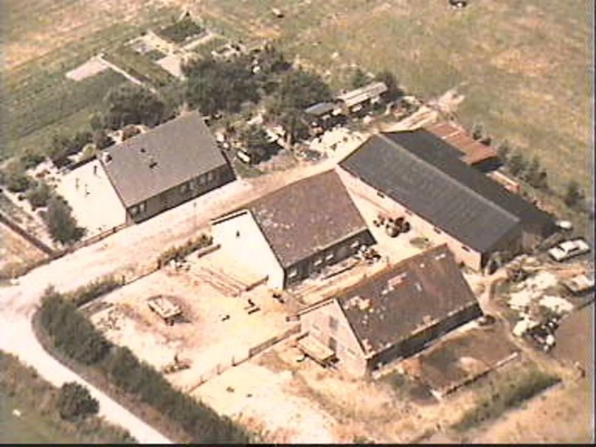 Photo showing: Nederveluwe/ Boerderijen: voor- en zijgevel (woonhuis) nr. 2051-26 (opmerking: Deze afbeelding hebben wij helaas alleen in deze lage resolutie.)