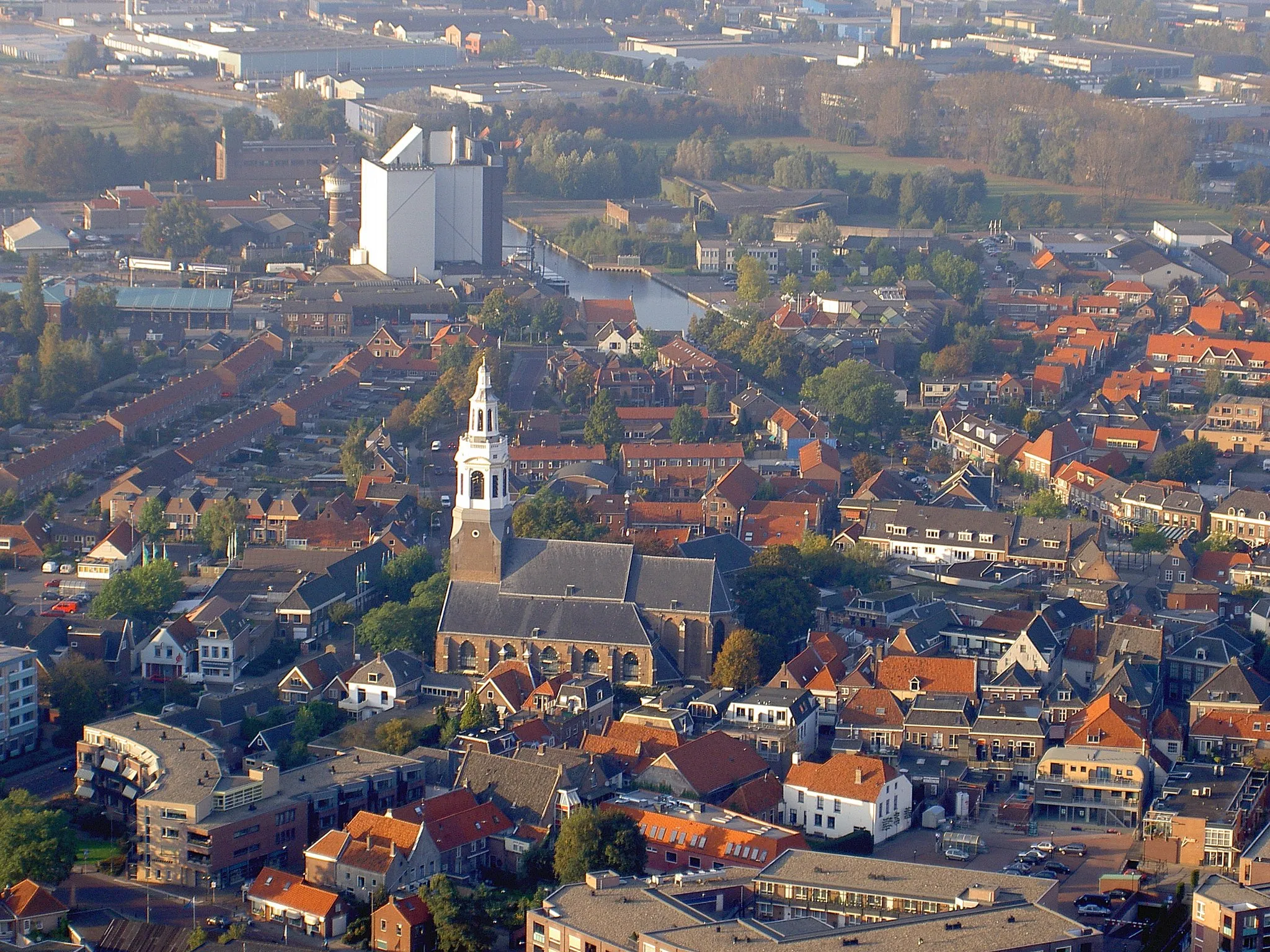 Photo showing: Aerial Photograph of Nijkerk, the Netherlands.

Old city centre with Grote Kerk.