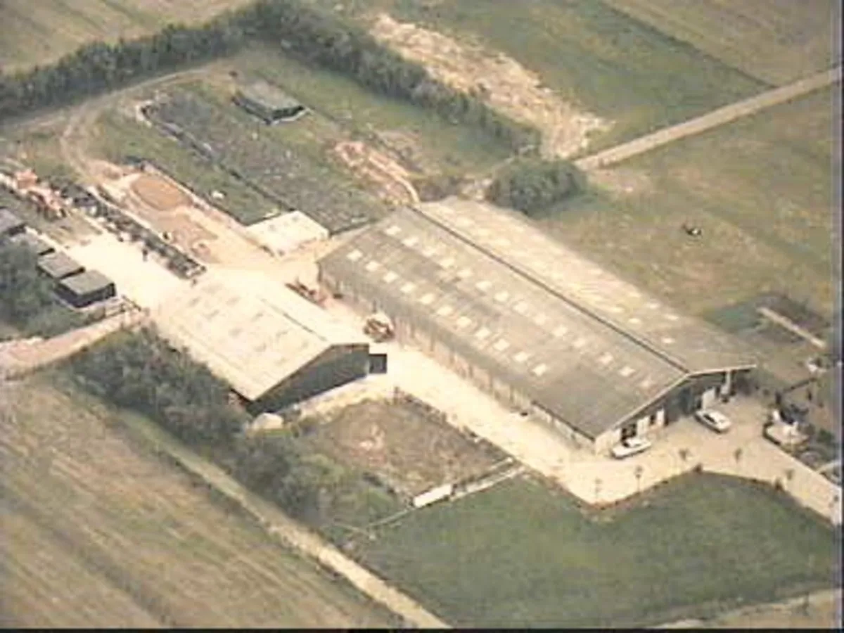 Photo showing: Tielerwaard/ Boerderijen: schuren en bungalow  nr. C 217-14 (opmerking: Deze afbeelding hebben wij helaas alleen in deze lage resolutie.)