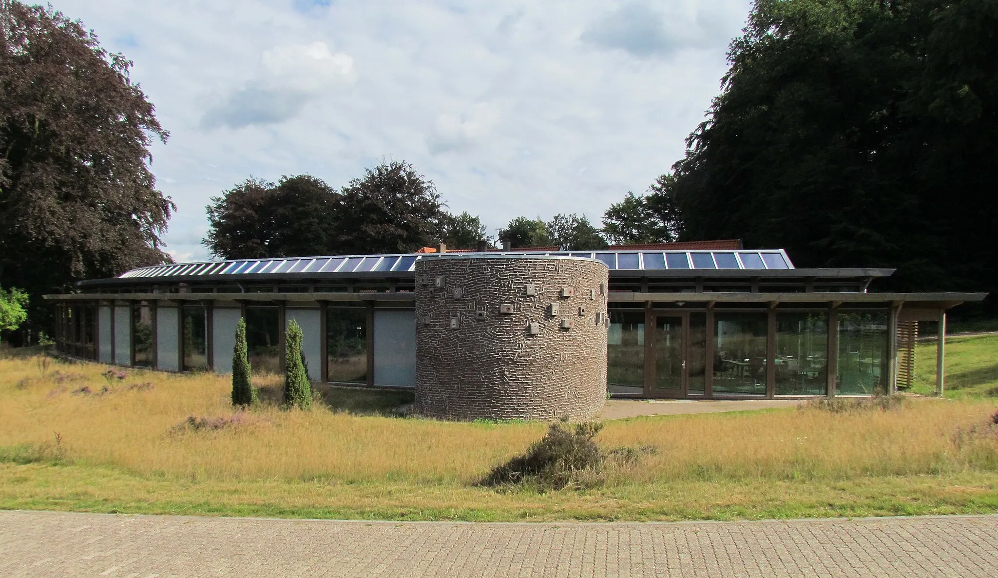 Photo showing: Kantoor Staatsbosbeheer, district Veluwe ('Boskantoor'). Locatie: Ugchelseberg, Otterloseweg bij Ugchelen, NL. Architect: Jón Kristinsson