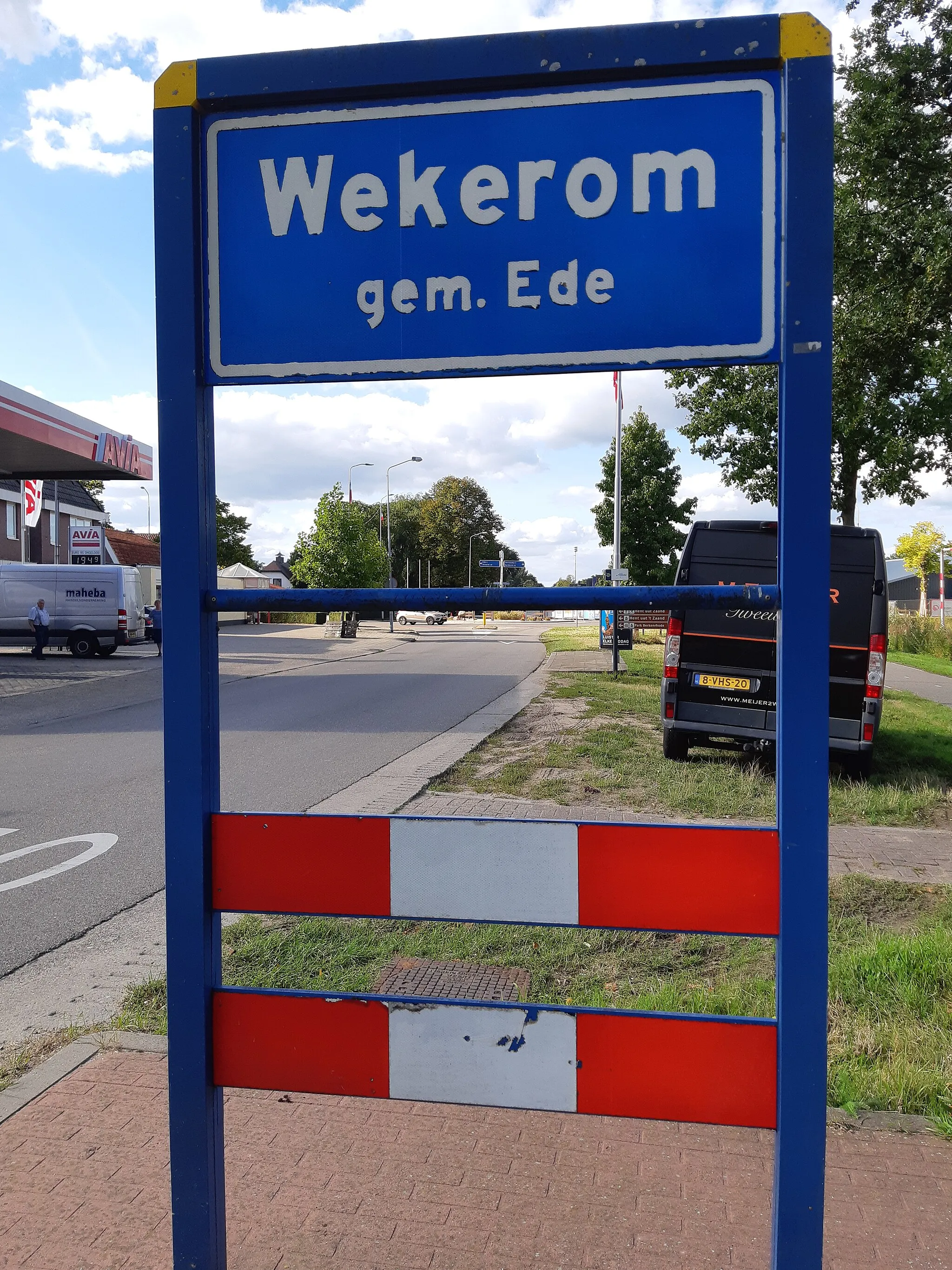 Photo showing: Bord ter duiding van de bebouwde kom van het Gelderse dorp Wekerom.