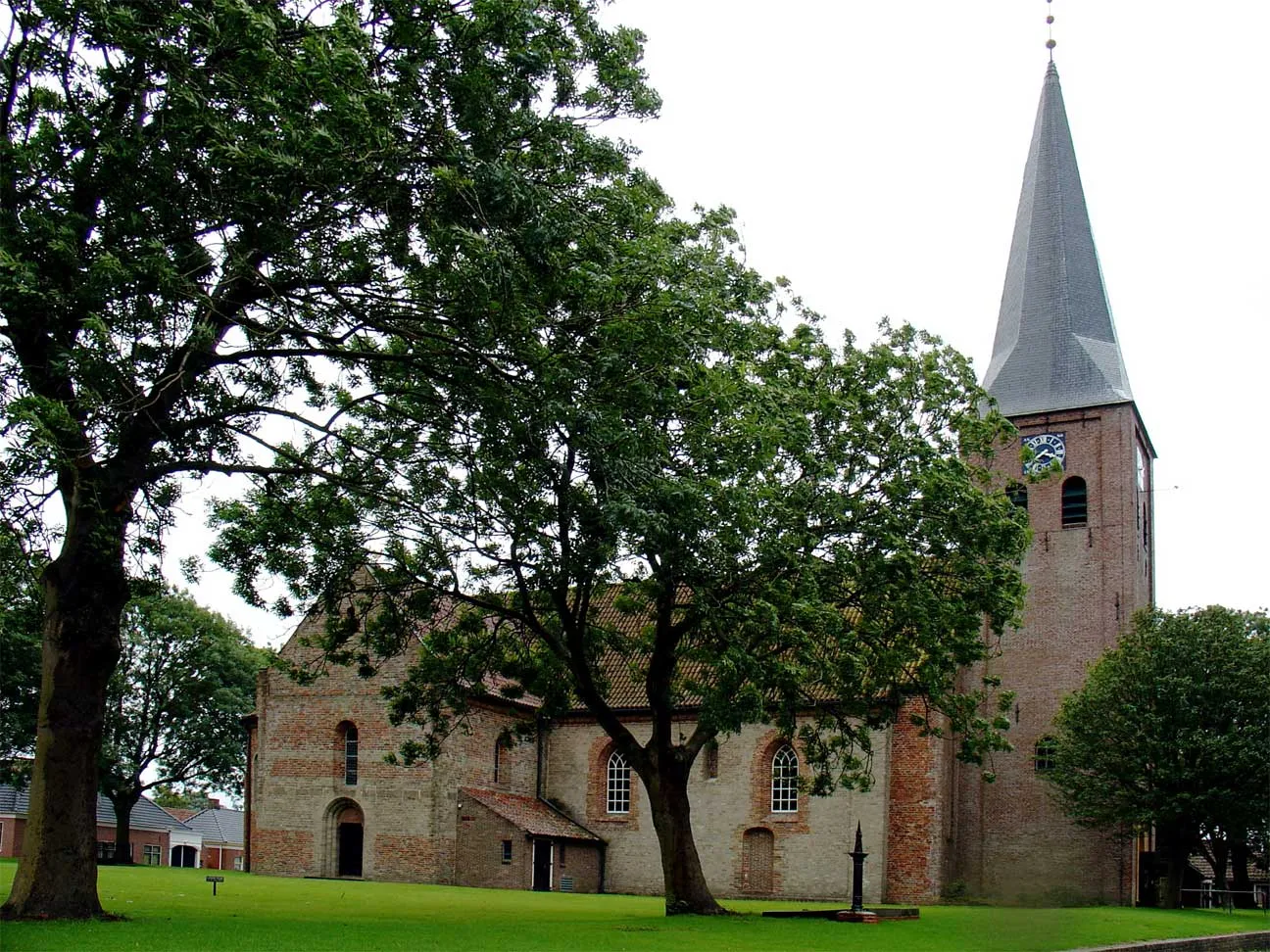 Photo showing: Church of Leens