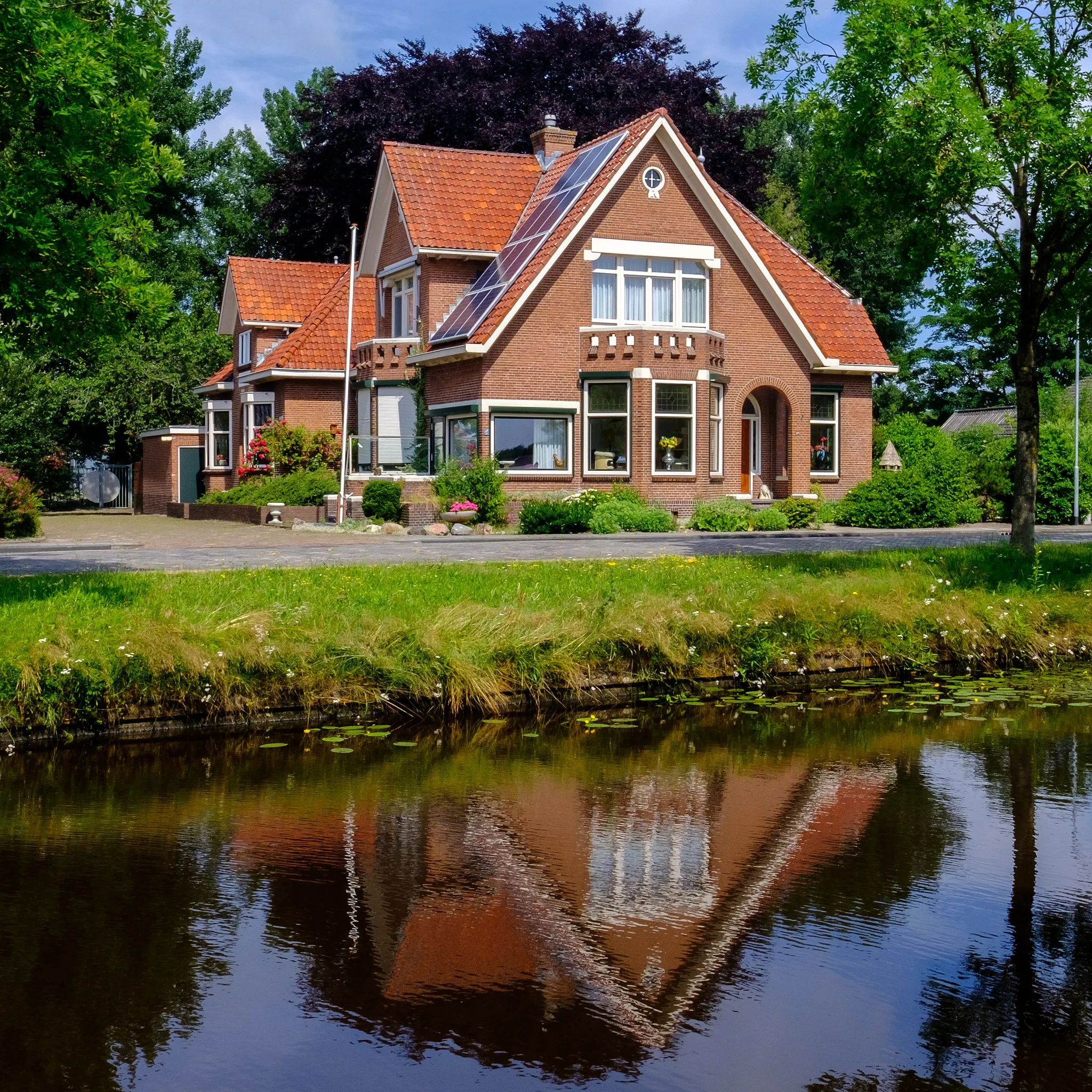 Photo showing: De vroegere directiewoning van de vroegere strokartonfabriek Ceres aan de W.H. Bosgrastraat 37 in Oude Pekela