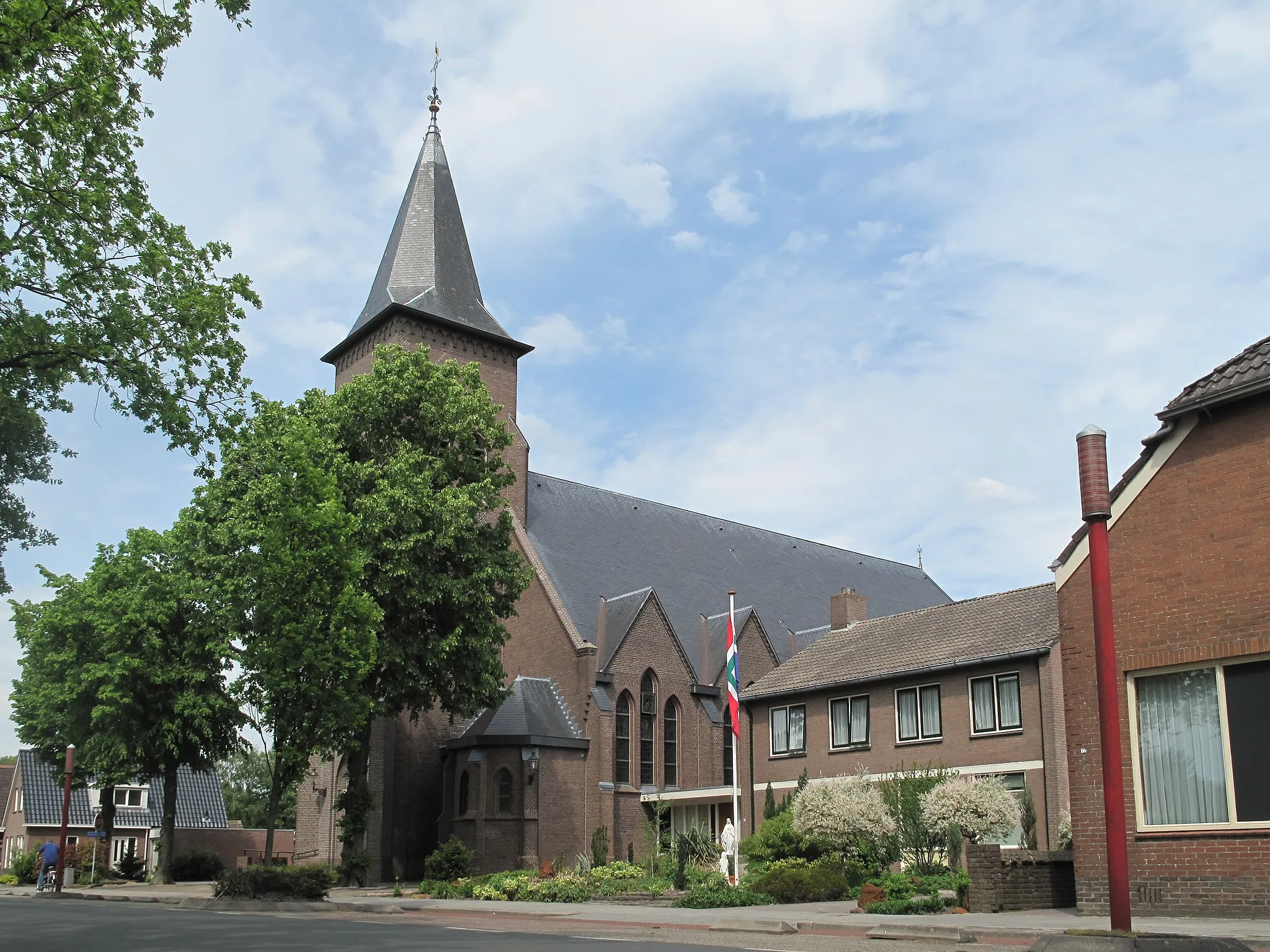 Photo showing: Musselkanaal, church