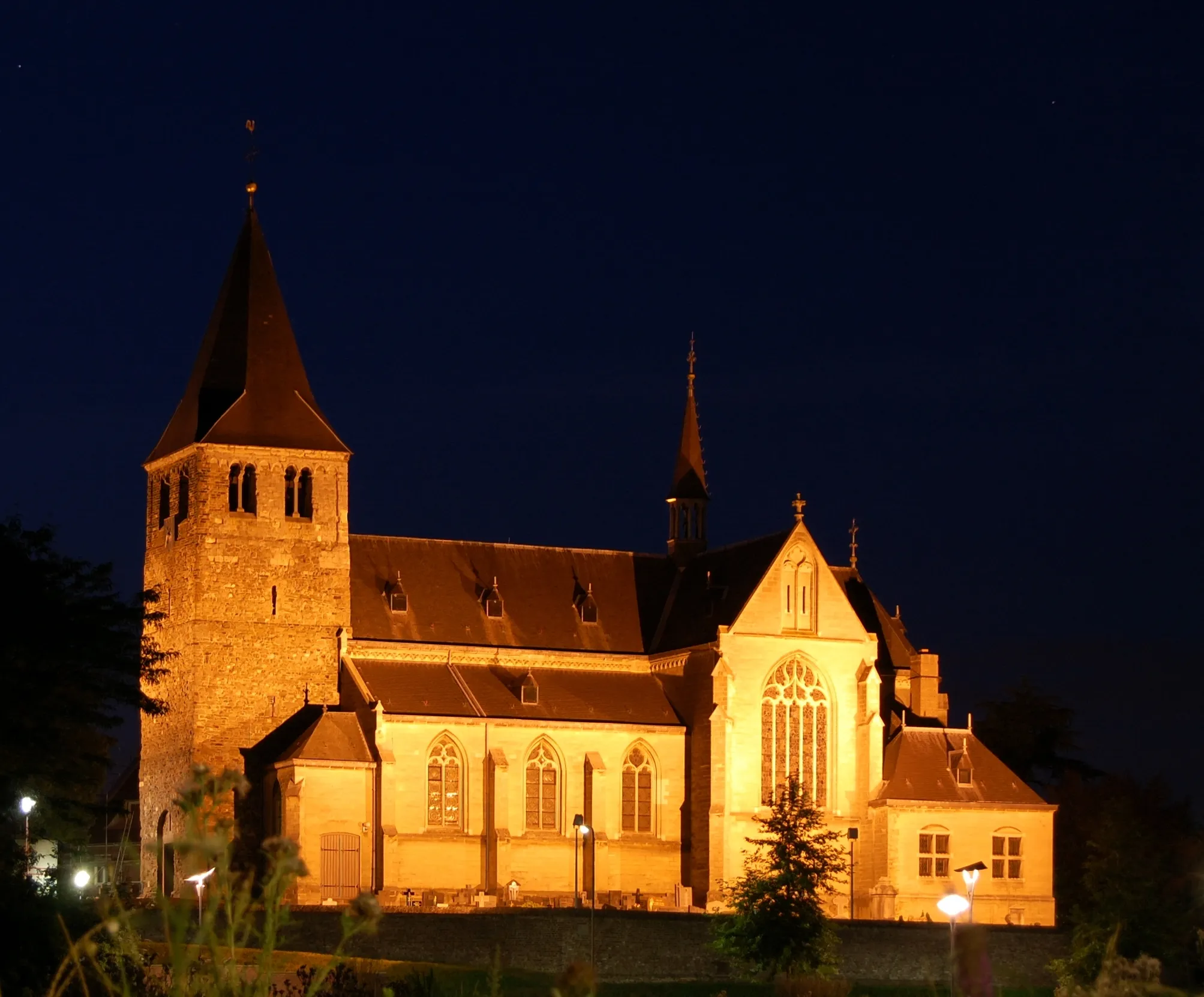 Photo showing: The Church in the Dutch city Heel by night