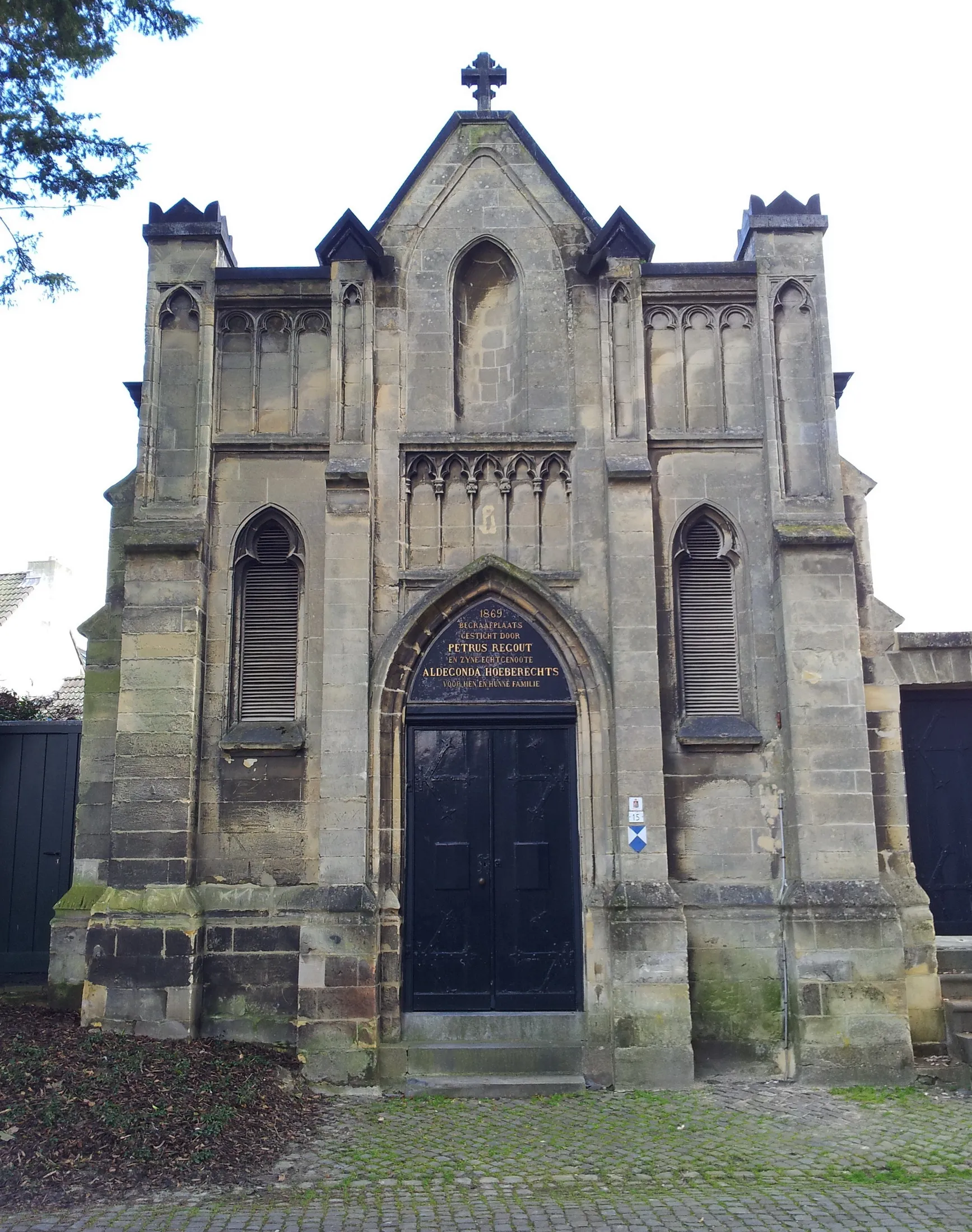 Photo showing: Meerssen, Limburg, the Netherlands. View of the mausoleum of the Regout family of Maastricht entrepreneurs, next to the Basilica of Meerssen..