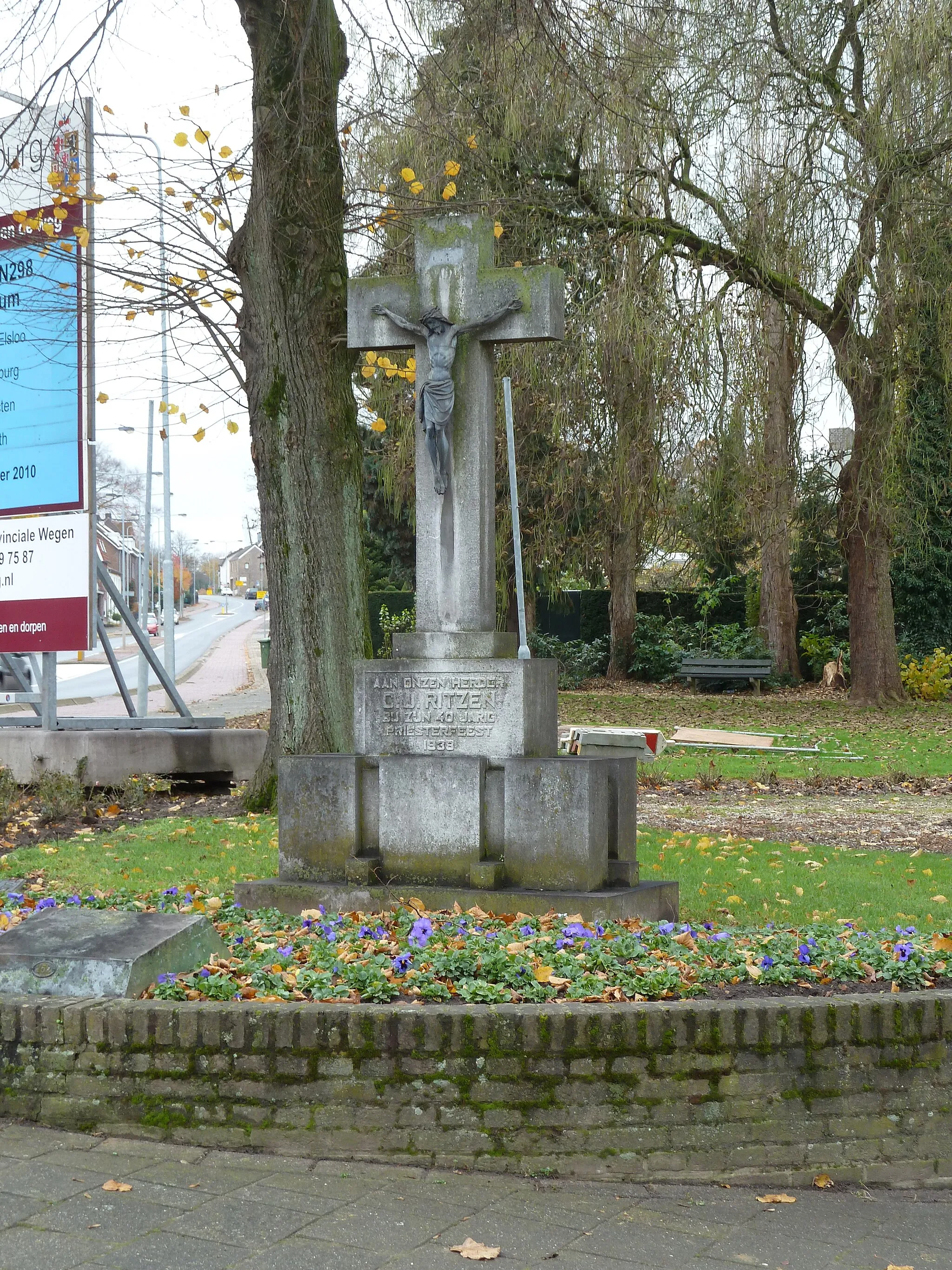 Photo showing: Cross at crossing Molenveld-Valkenburgerweg, Nuth, Limburg, the Netherlands