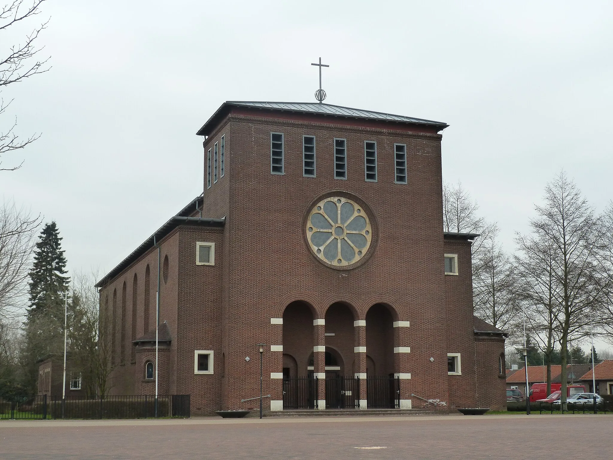 Photo showing: Onze-Lieve-Vrouw Hulp der Christenenkerk in de wijk Nieuwdorp, Stein, Limburg, Nederland