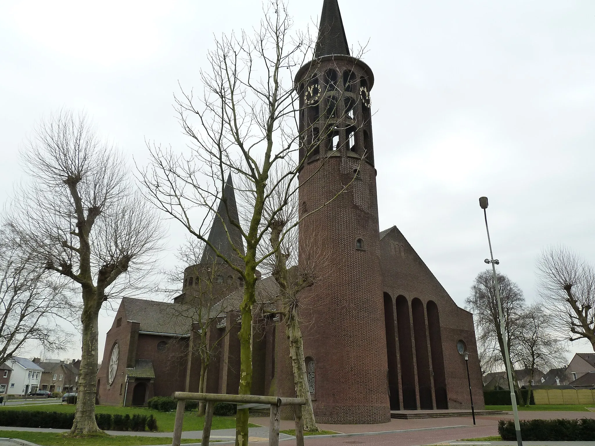 Photo showing: Sint-Jozefkerk in de wijk Kerensheide, Stein, Limburg, Nederland