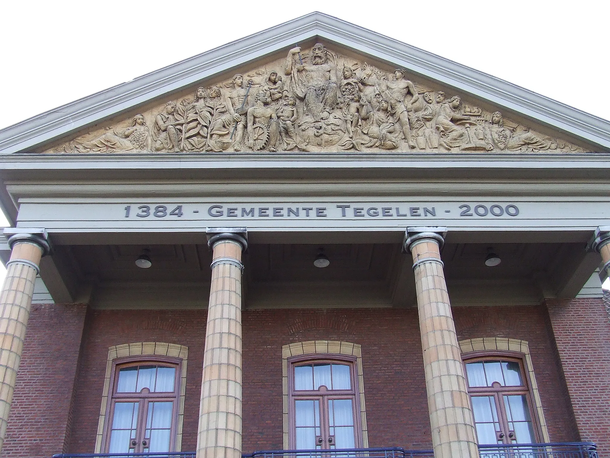 Photo showing: Foto timpaan gemeentehuis Tegelen by Charles Eyck