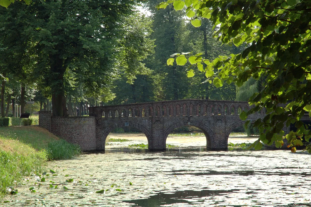 Photo showing: Gracht bij het kasteel