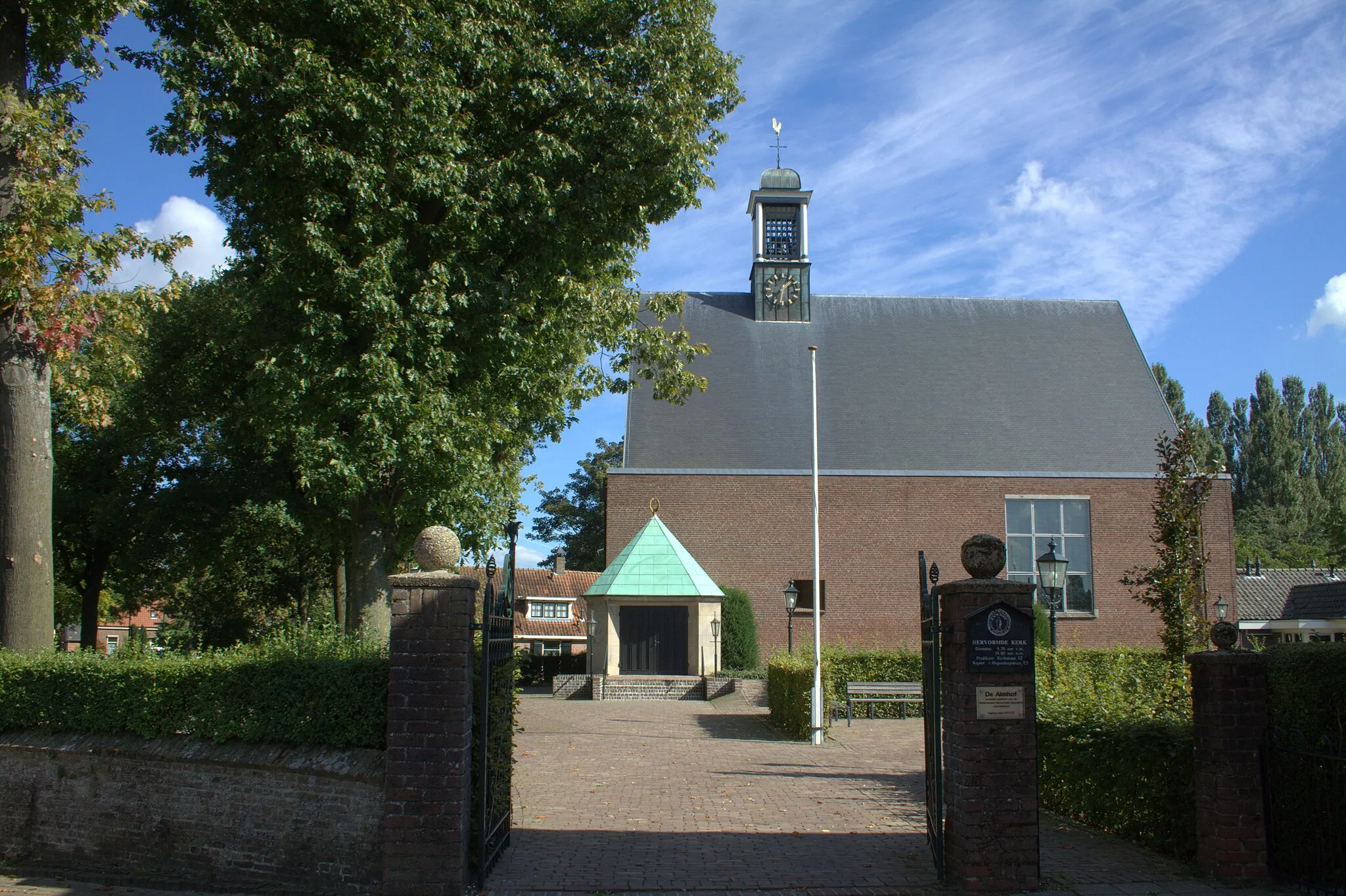 Photo showing: De Hervormde kerk uit 1950, op de plaats van door oorlogshandelingen verwoeste kerk