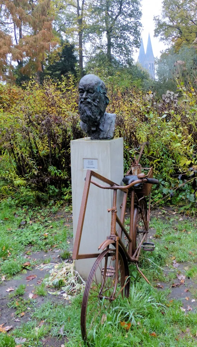 Photo showing: Buste van Teun Gijssen, gemaakt in 2012 en vervaardigd uit brons