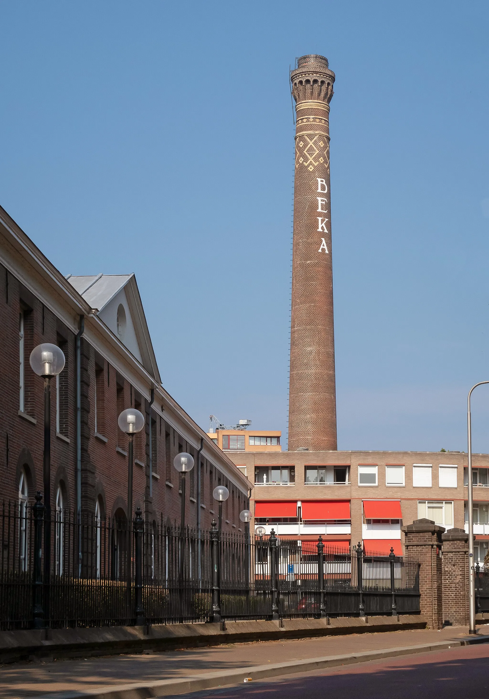 Photo showing: Tilburg, monumental chimney (textile industruy)
