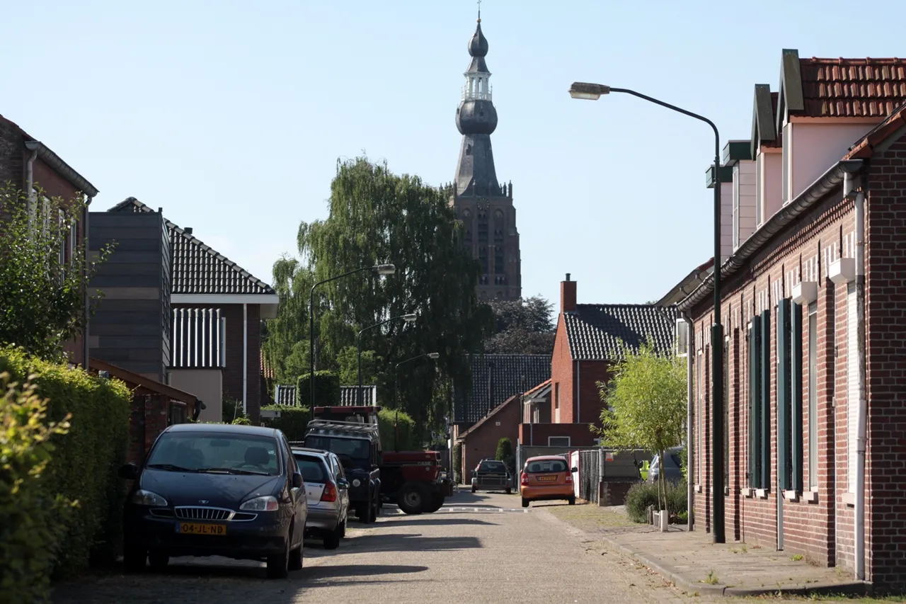 Photo showing: Zicht op de Sint-Petrus' Bandenkerk (Hilvarenbeek)