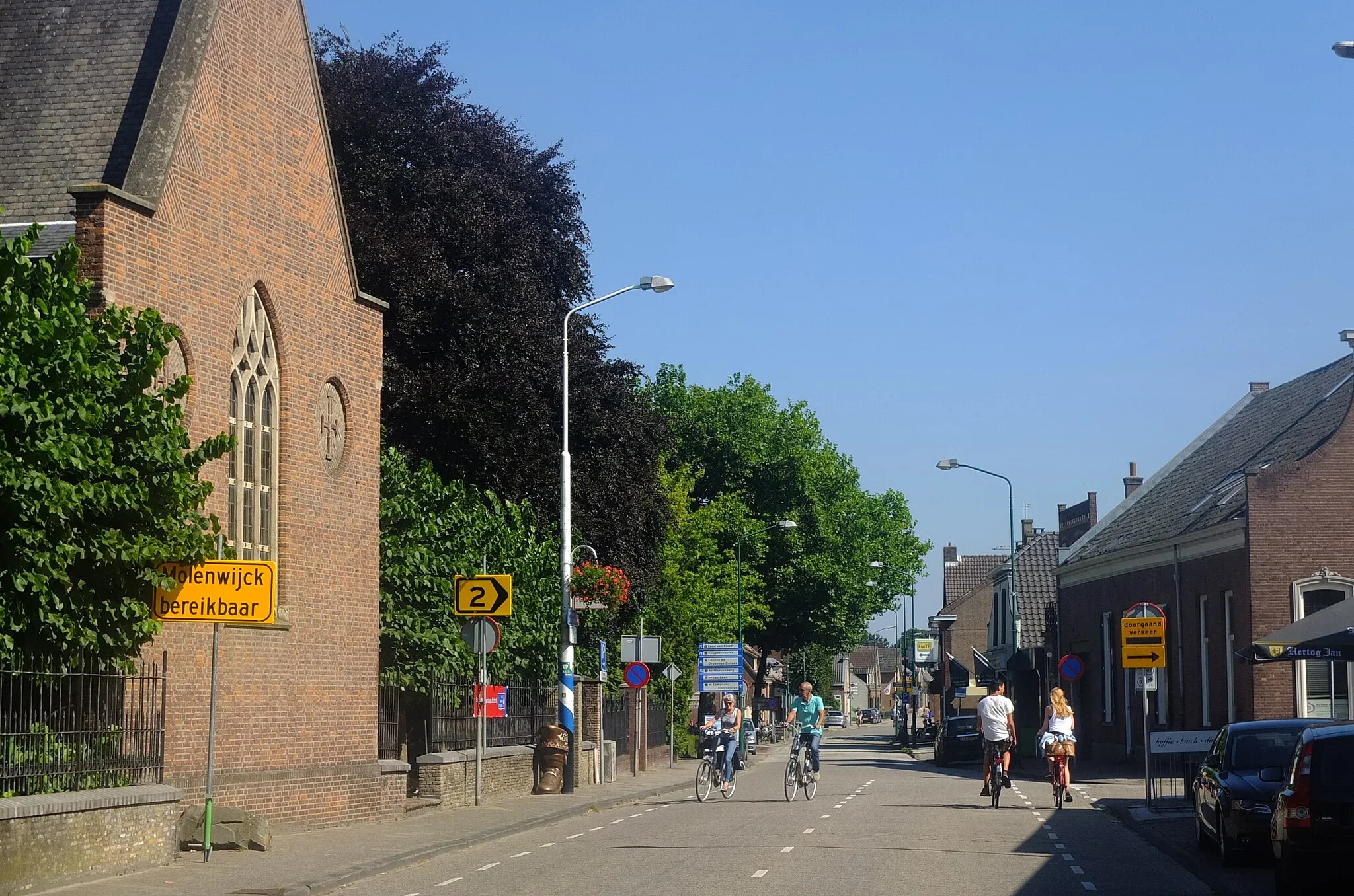 Photo showing: Zicht op een deel van de Kerkstraat in Loon op Zand