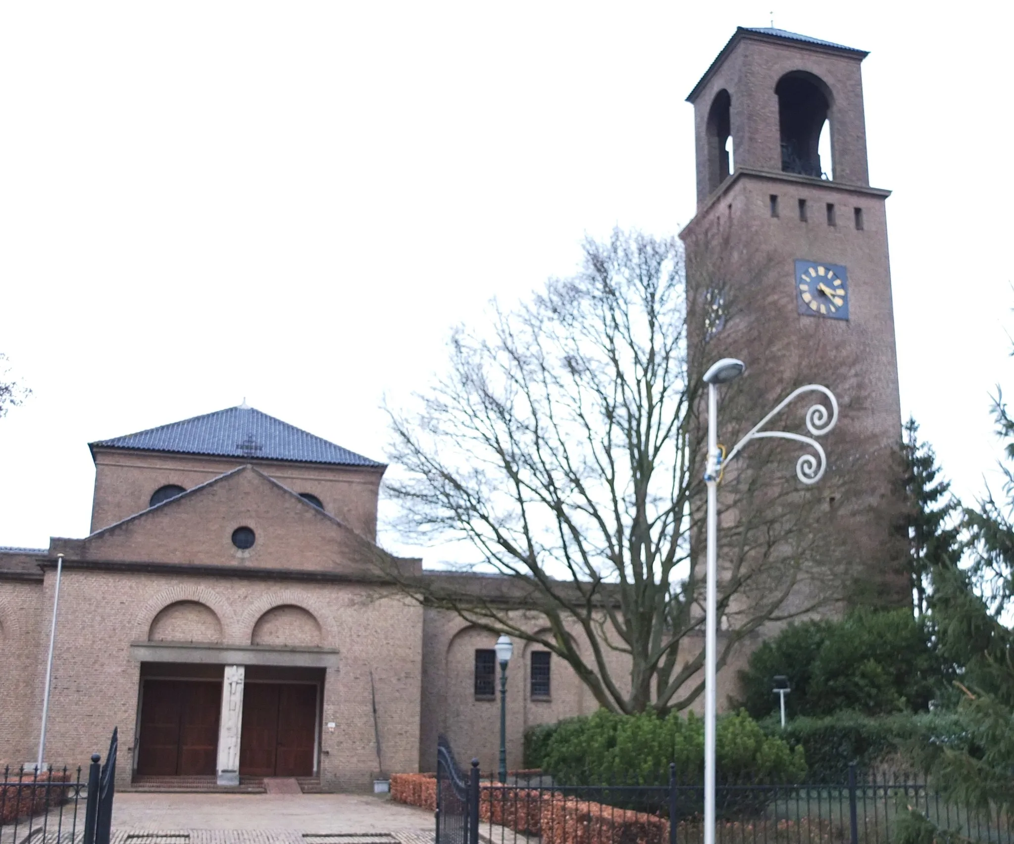 Photo showing: Zicht op een deel van de Sint-Johannes Geboortekerk in Nieuwkuijk