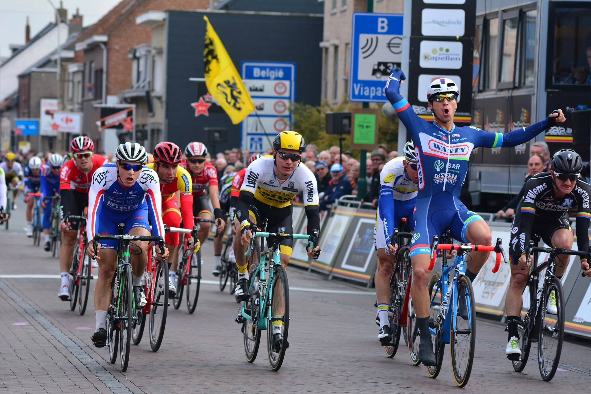 Photo showing: Roy Jans wint de Nationale Sluitingsprijs Putte-Kapellen editie 2016