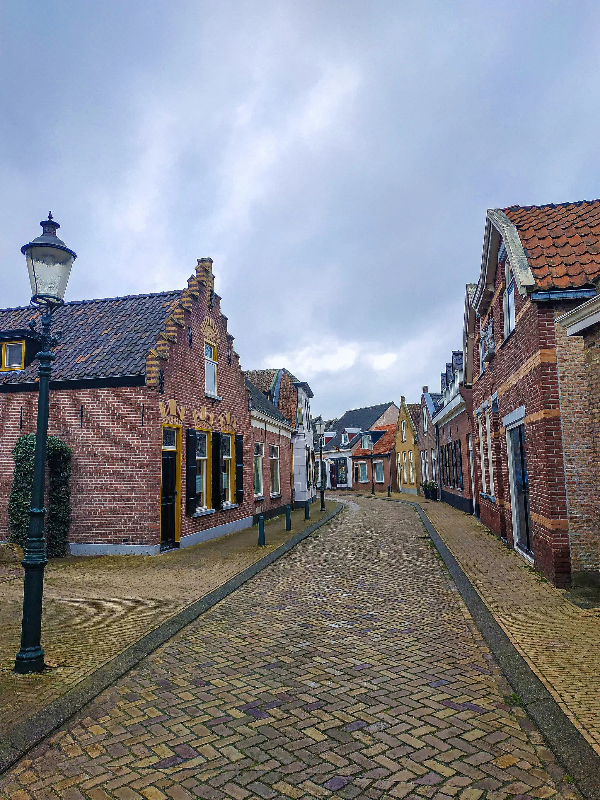 Photo showing: De historische Grote Kerkstraat in Raamsdonksveer.