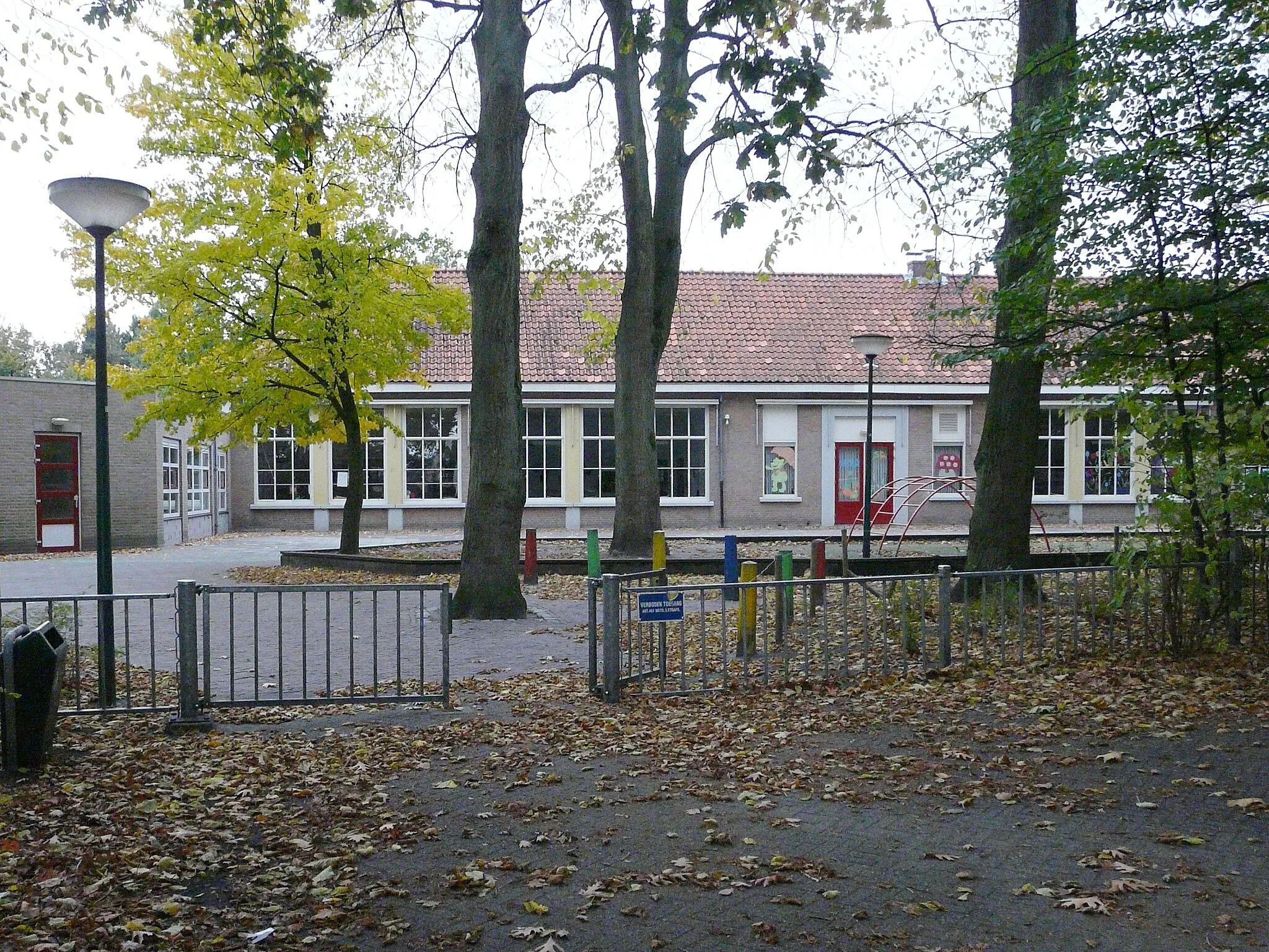 Photo showing: RKbs Sint Bavoschool in Rijsbergen