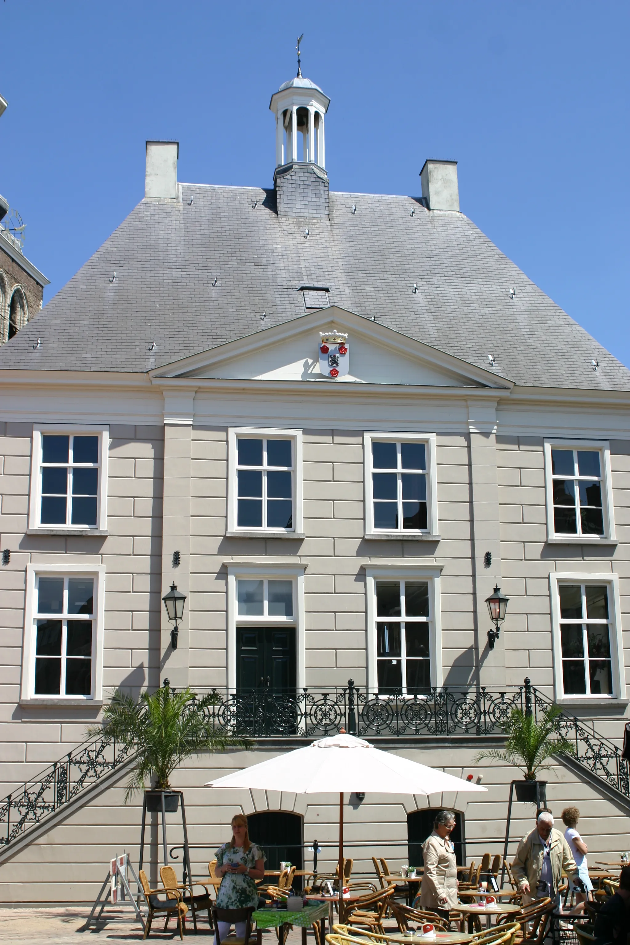 Photo showing: Zicht op een deel van het Raadhuis van Roosendaal, Markt 1