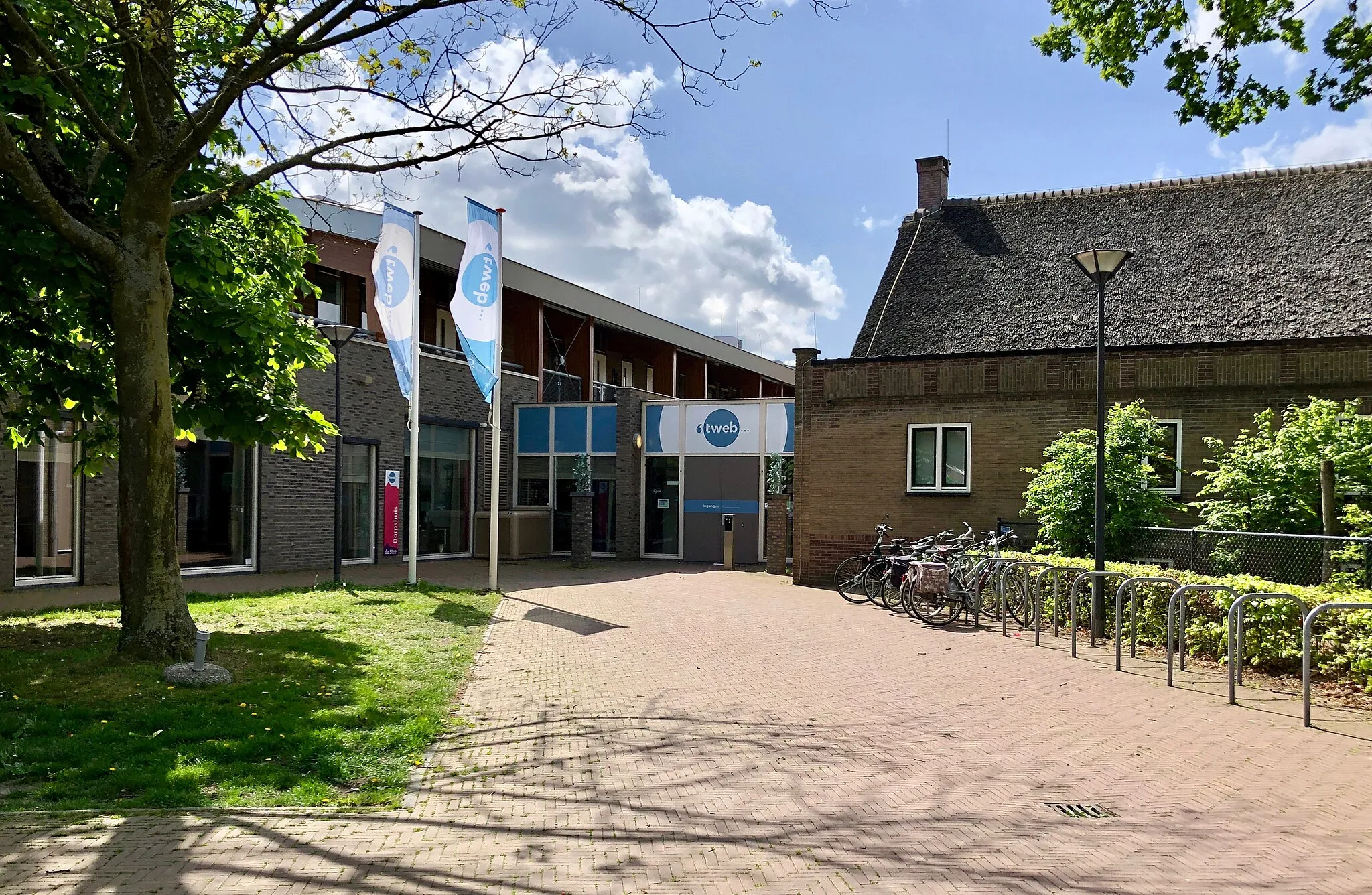 Photo showing: Zicht op een deel van het vernieuwde Dorpshuis 't Web, Zuringveld 1, 4847 KS Teteringen