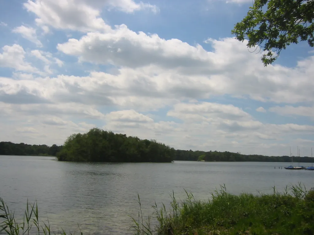 Photo showing: IJzeren Man Vught - juni 2006
Auteur: Matthieu Trum - Vught
IJzeren Man lake, Vught, the Netherlands