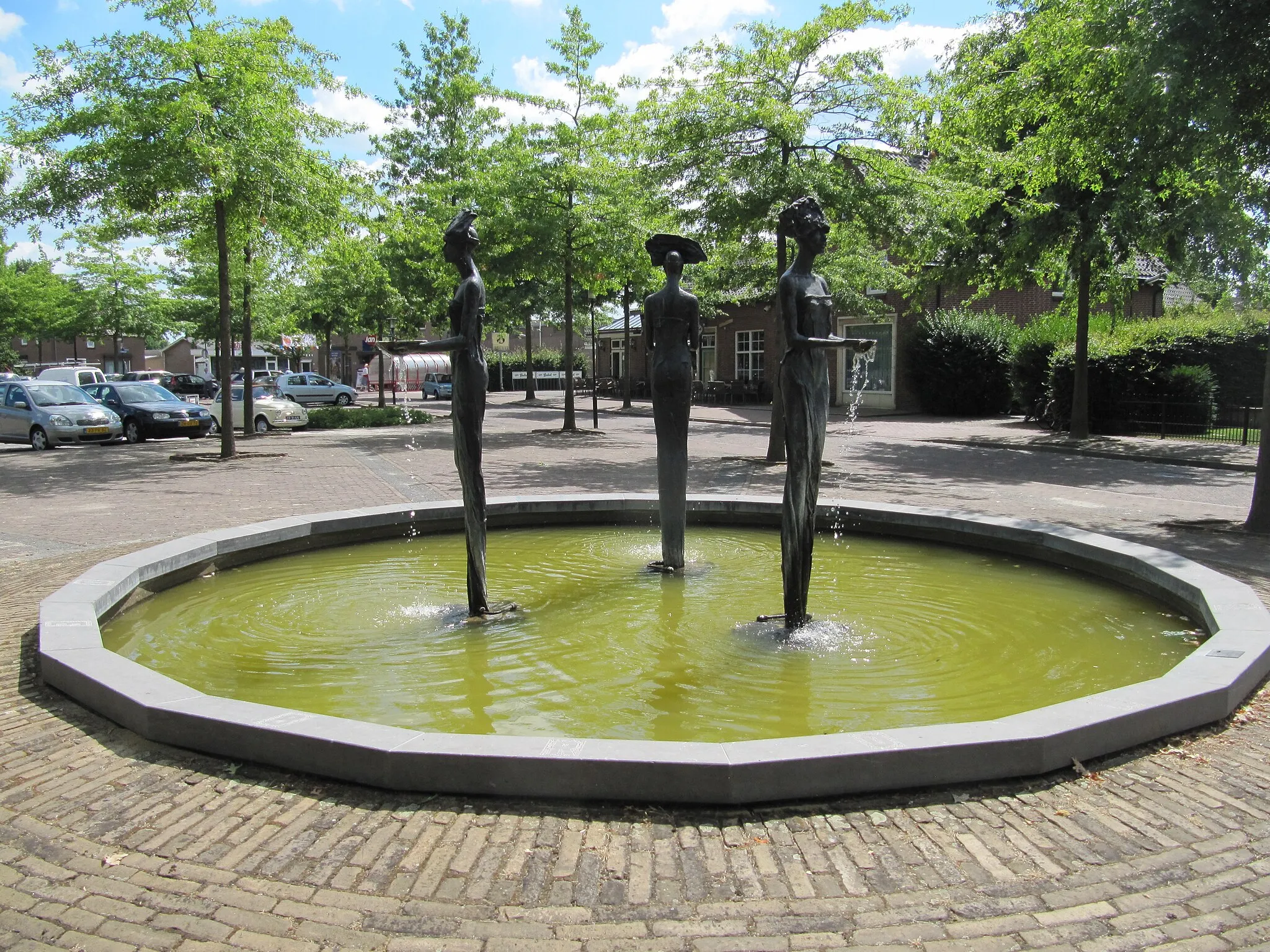 Photo showing: Sculpture "Vrouwen van de bron" by Karel Zijlstra at the Giesenplein in Wanroij, The Netherlands
